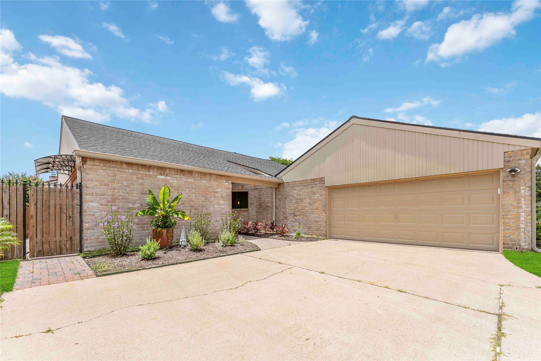 14147 Hillvale Drive Property Photo 1