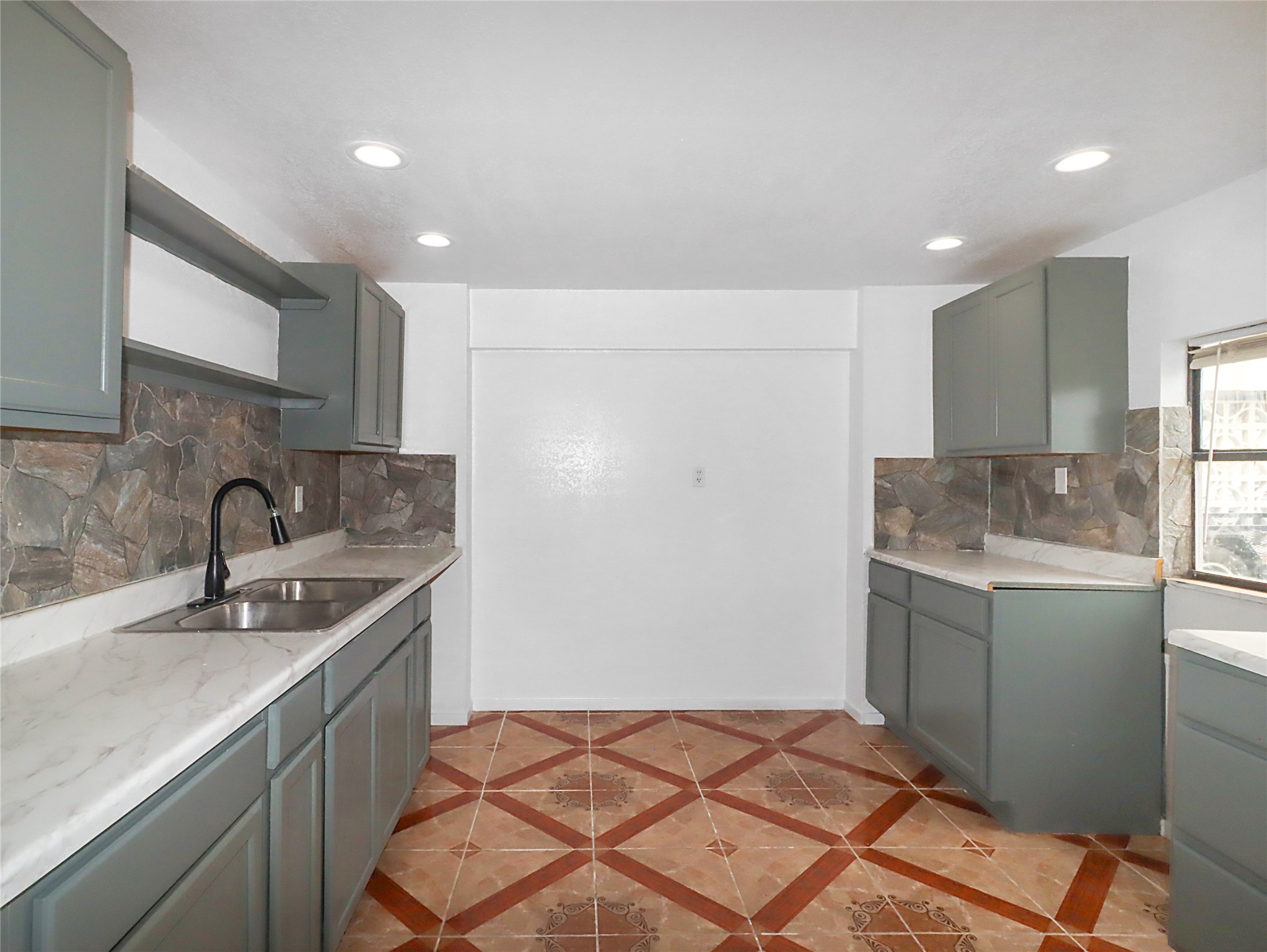 176 Barracuda Street Property Photo 13