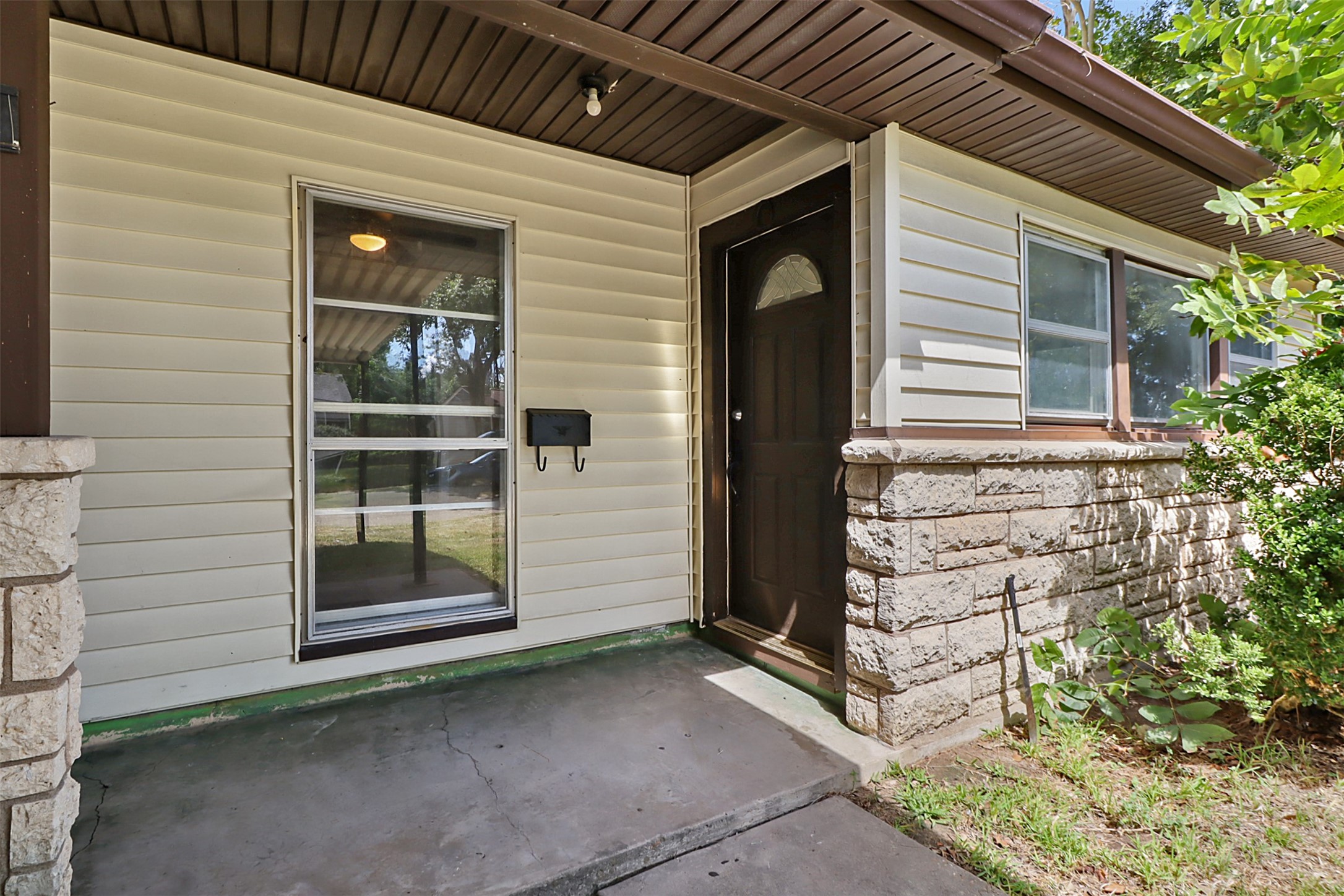 1008 Largo Street Property Photo 2