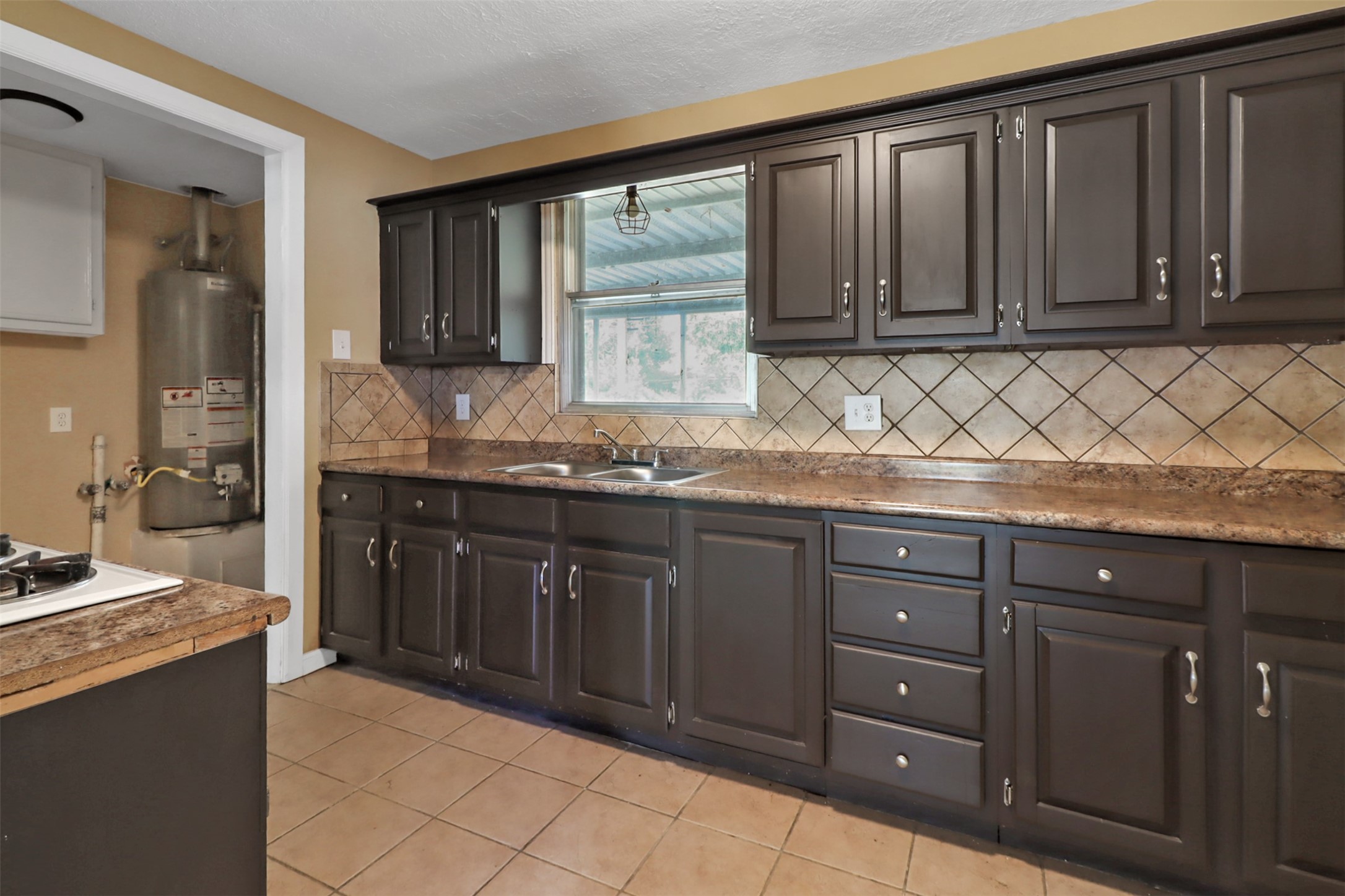 1008 Largo Street Property Photo 5