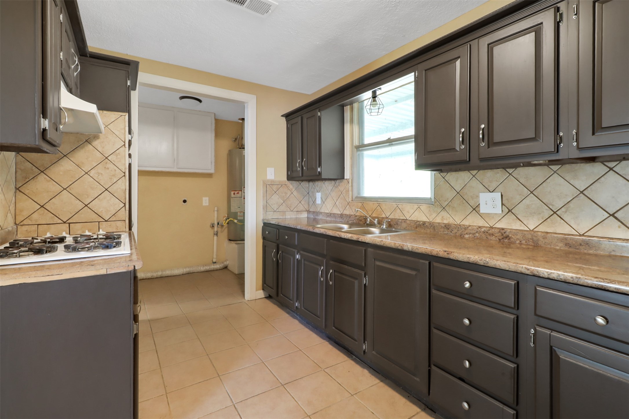 1008 Largo Street Property Photo 6