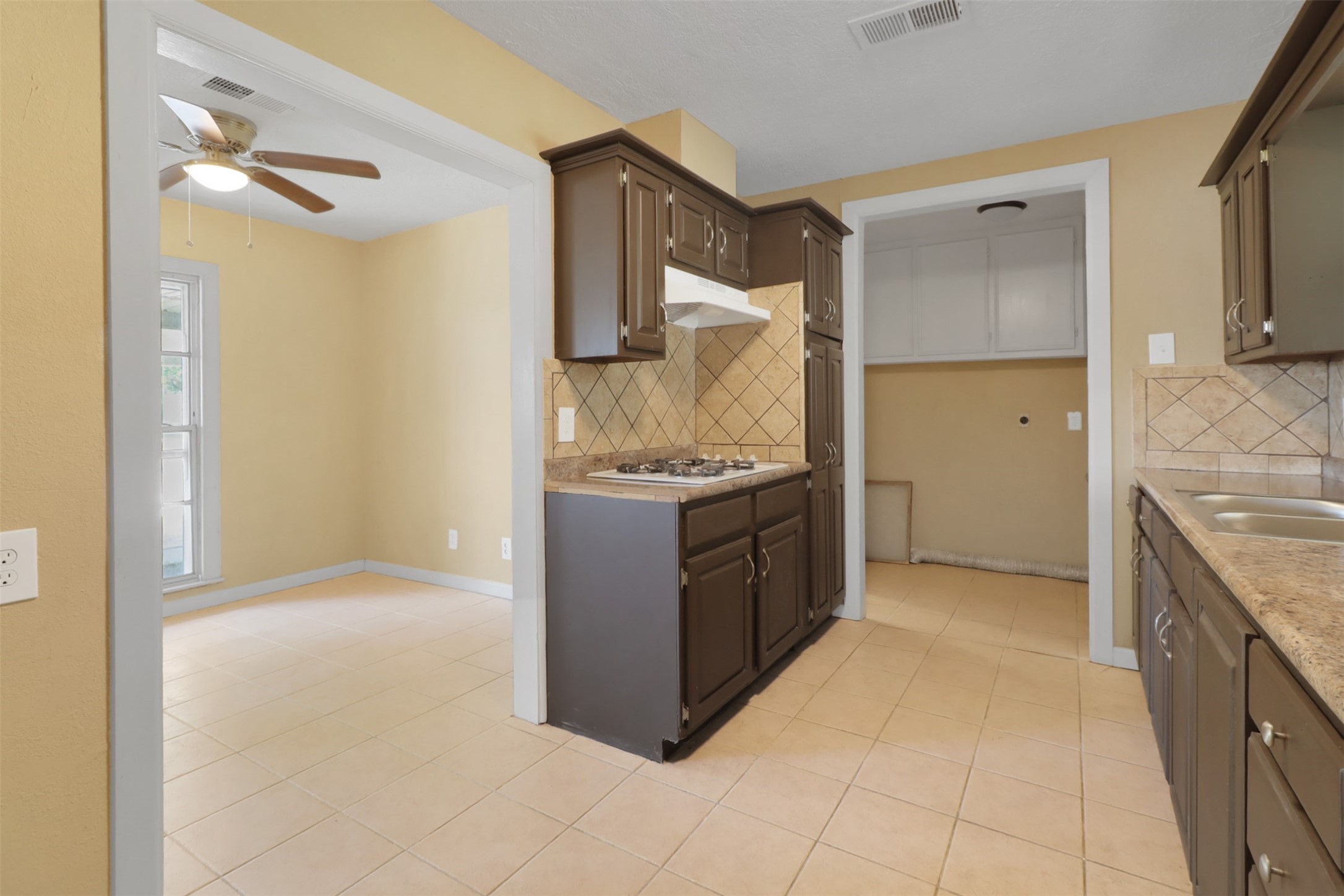 1008 Largo Street Property Photo 7