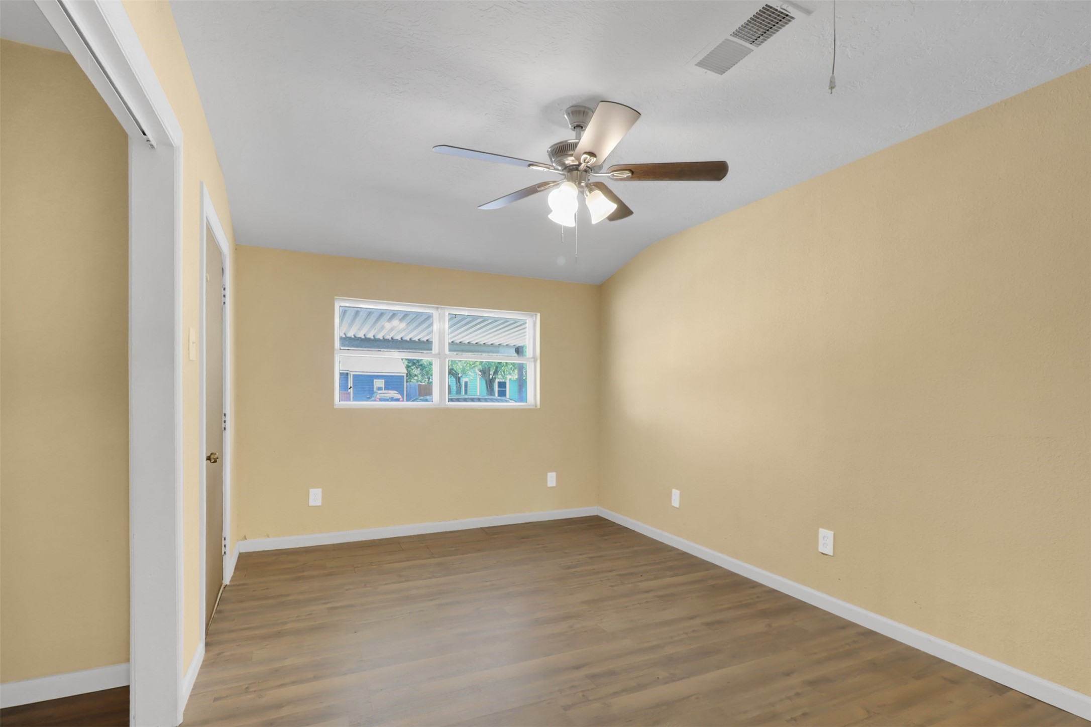1008 Largo Street Property Photo 8