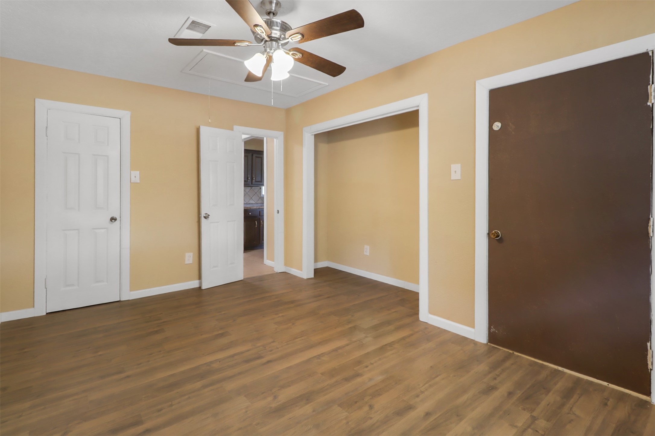 1008 Largo Street Property Photo 10
