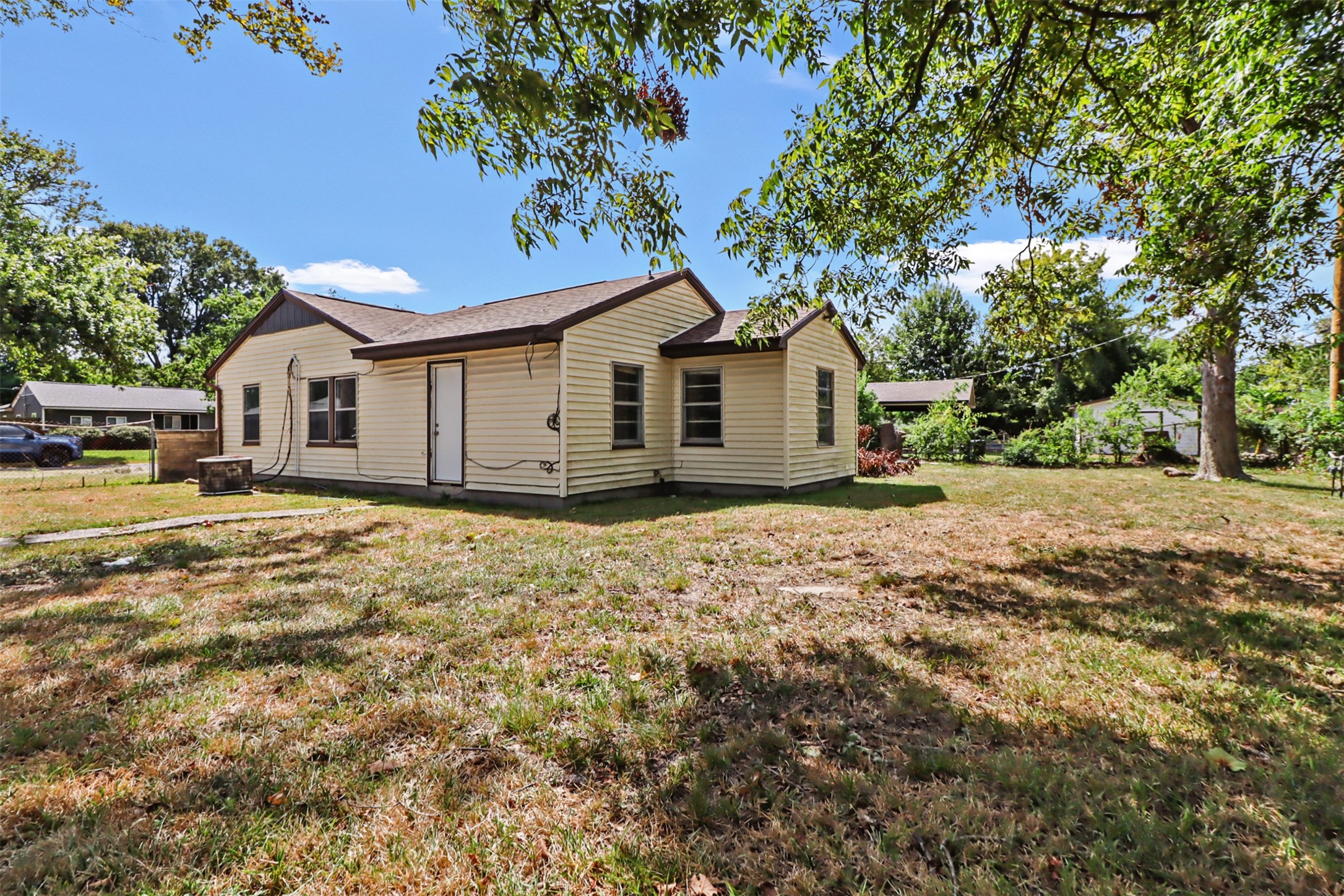 1008 Largo Street Property Photo 15
