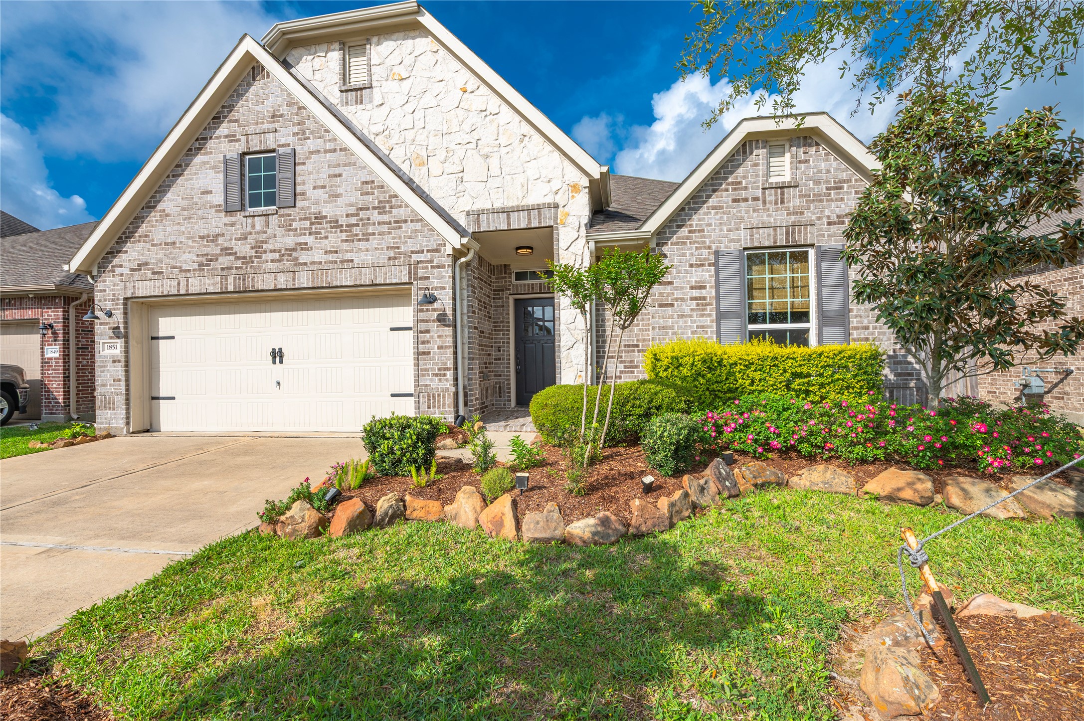 1851 Belle Place Property Photo 2