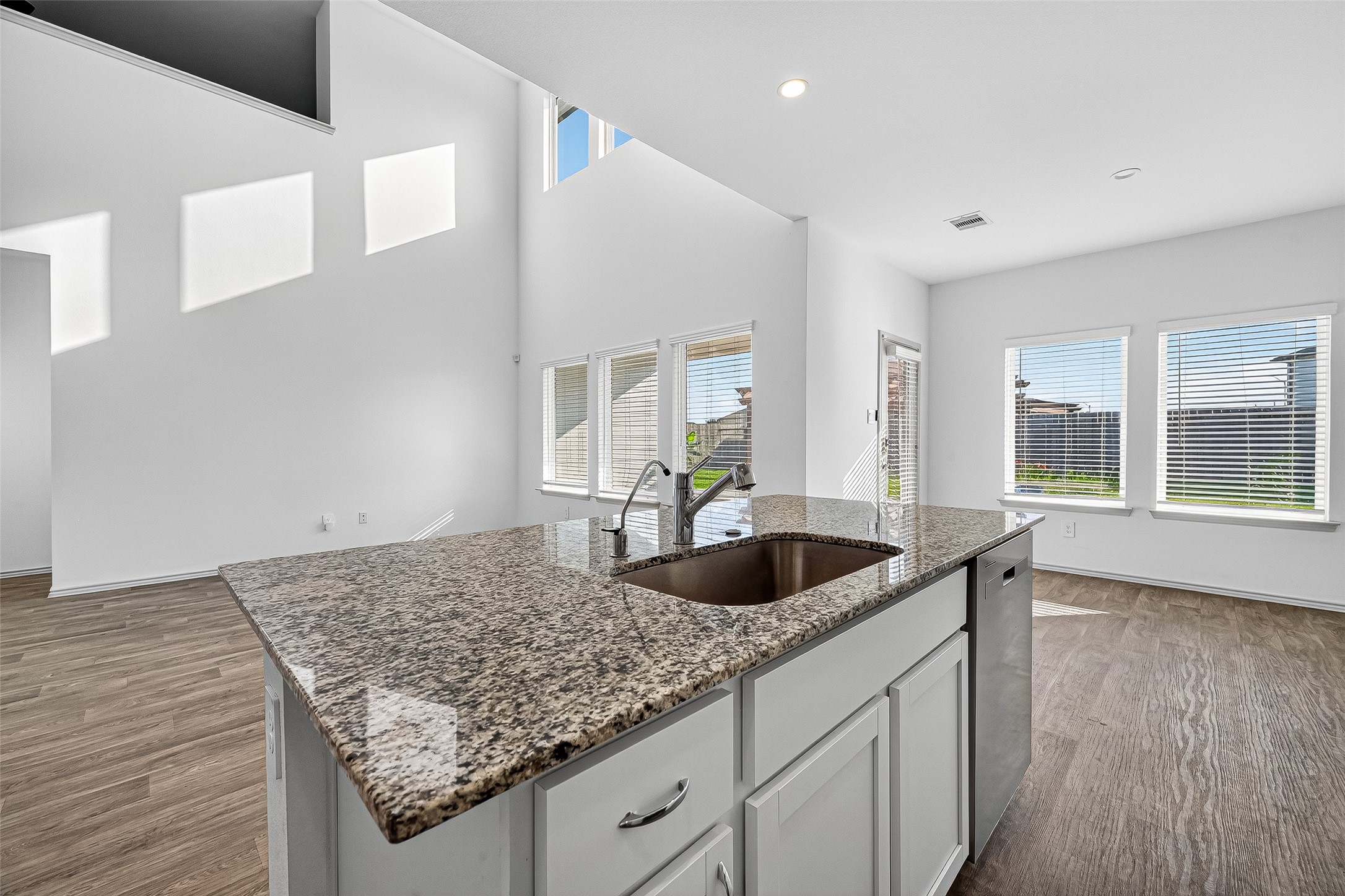 1722 Bryson Heights Drive Property Photo 5