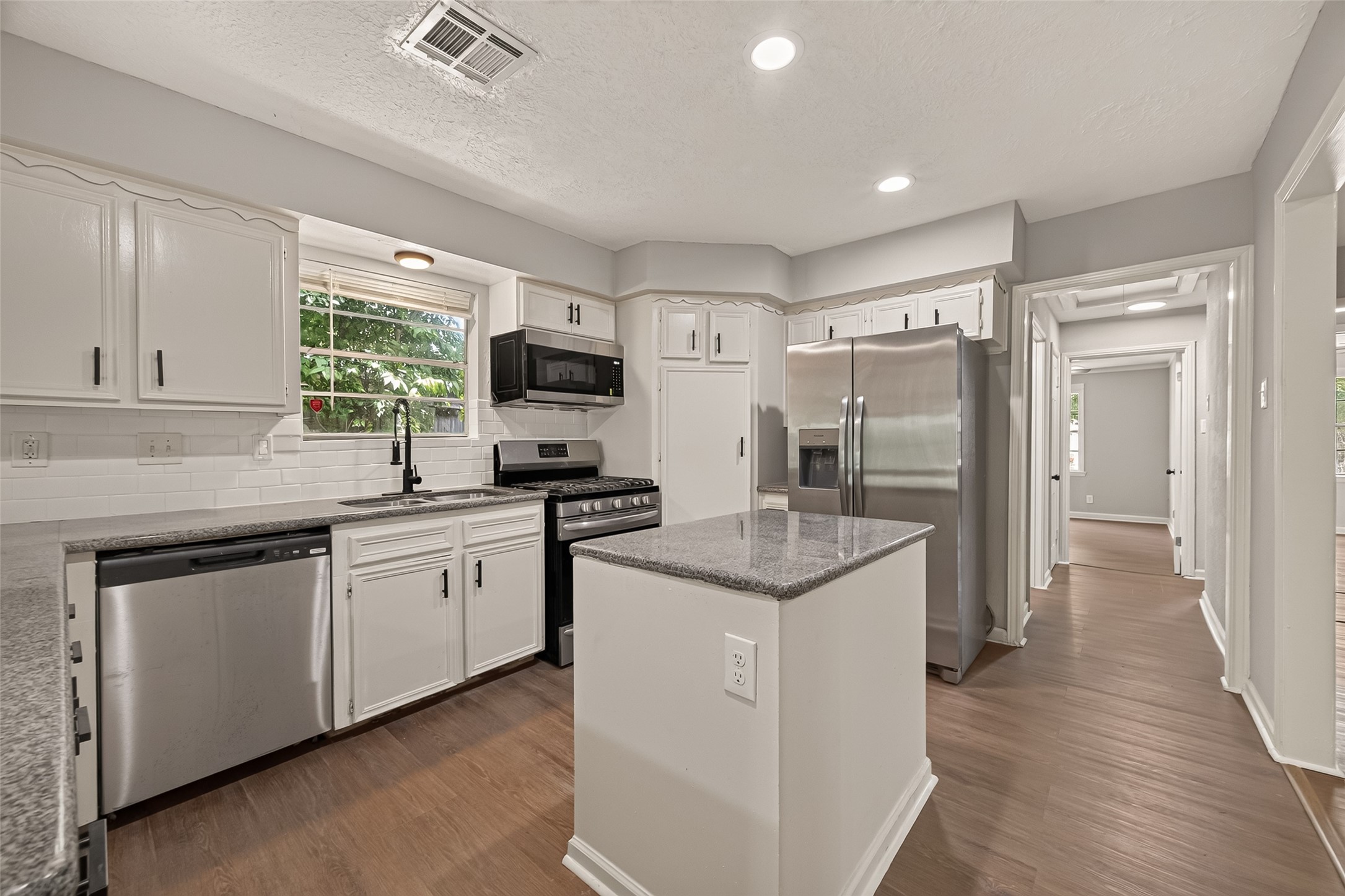 1509 Lawrence Avenue Property Photo 1