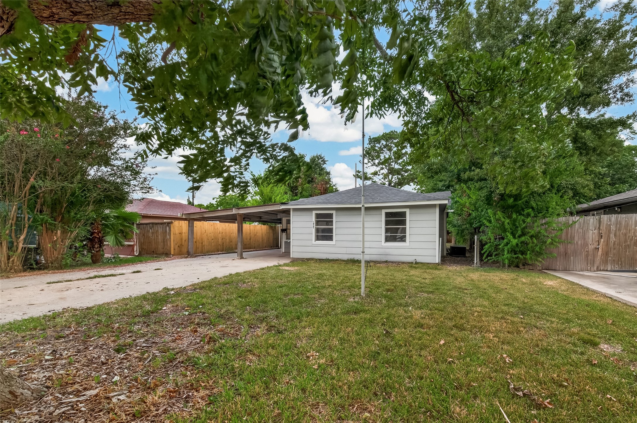 1509 Lawrence Avenue Property Photo 6