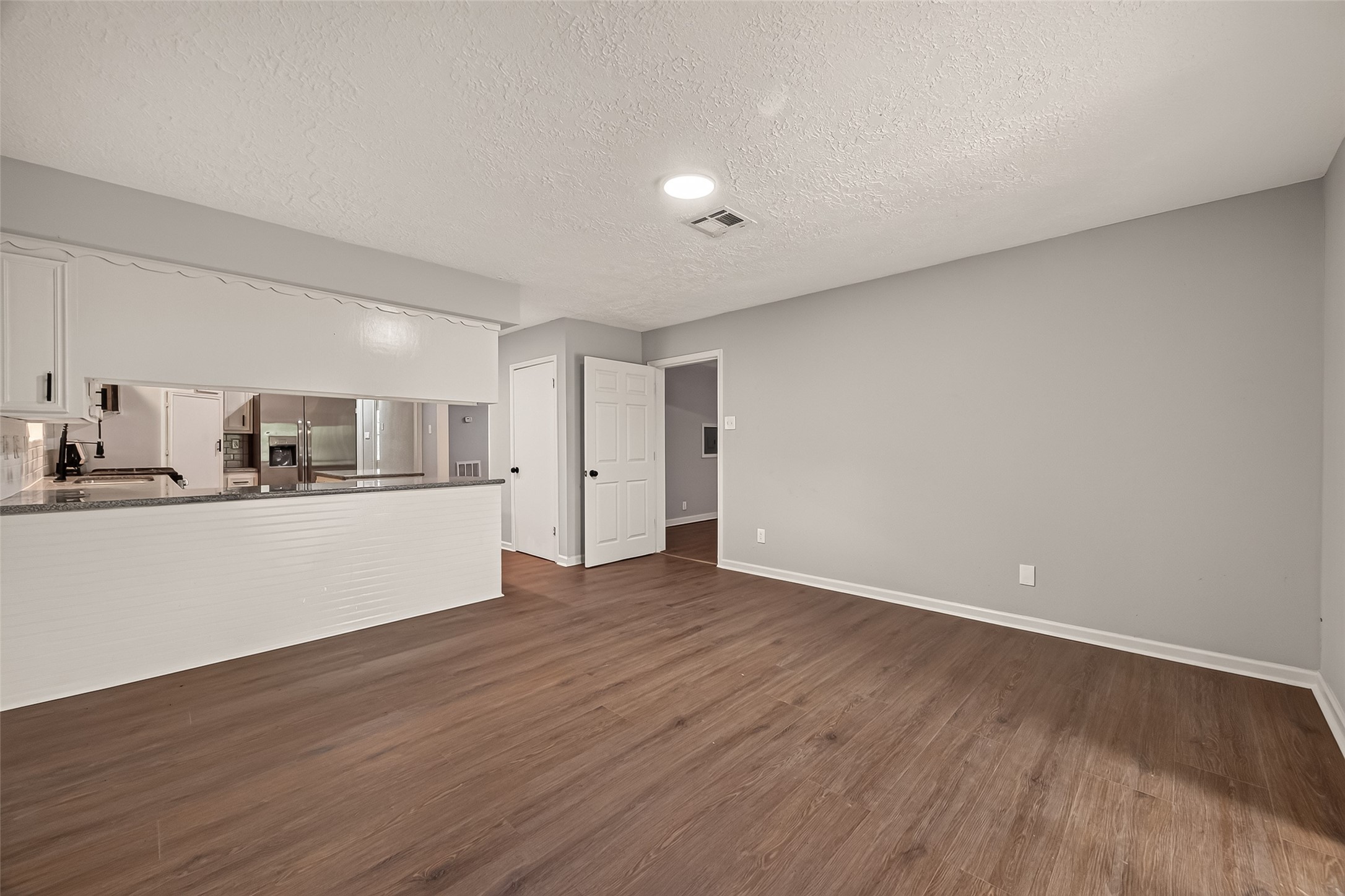 1509 Lawrence Avenue Property Photo 16