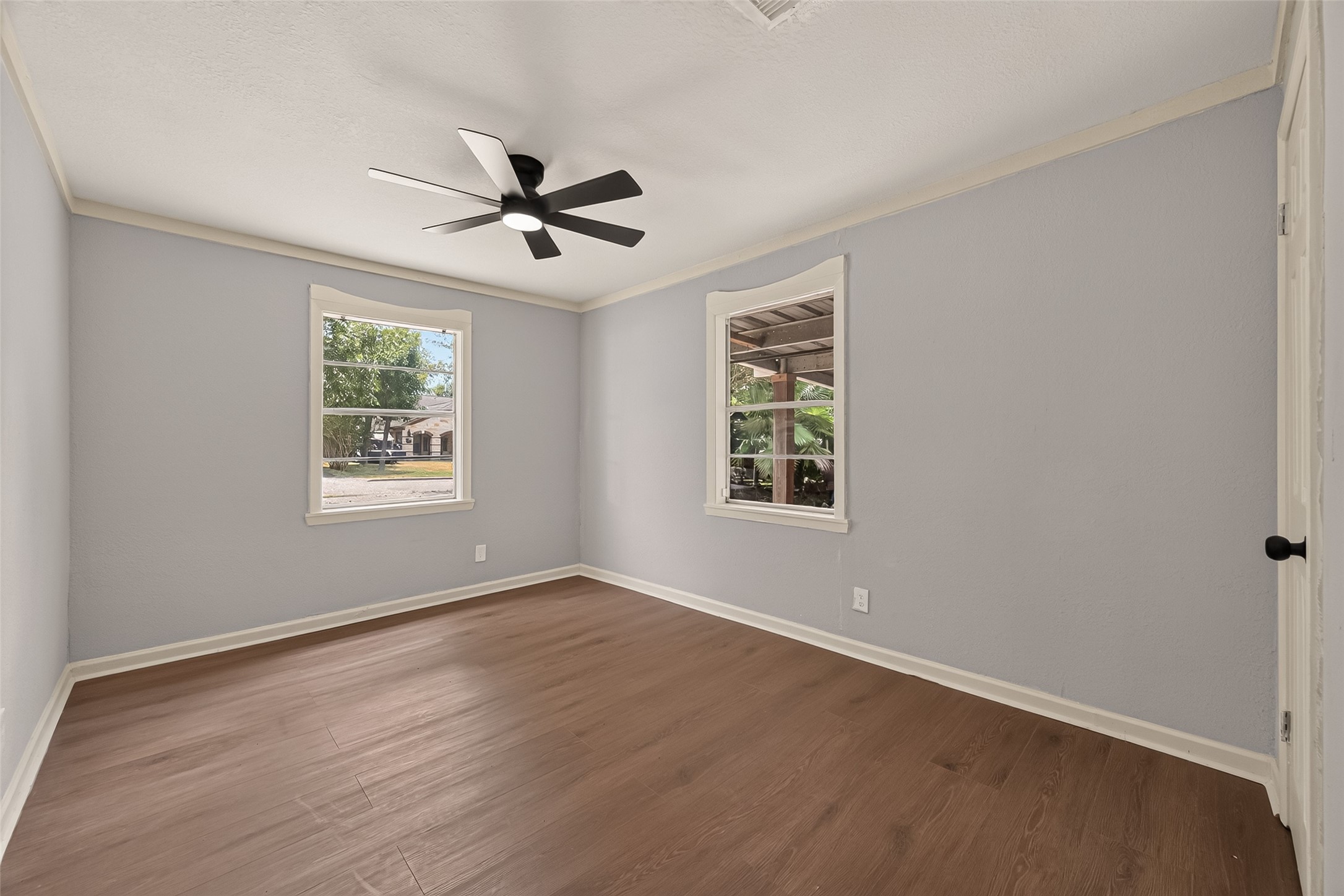 1509 Lawrence Avenue Property Photo 17