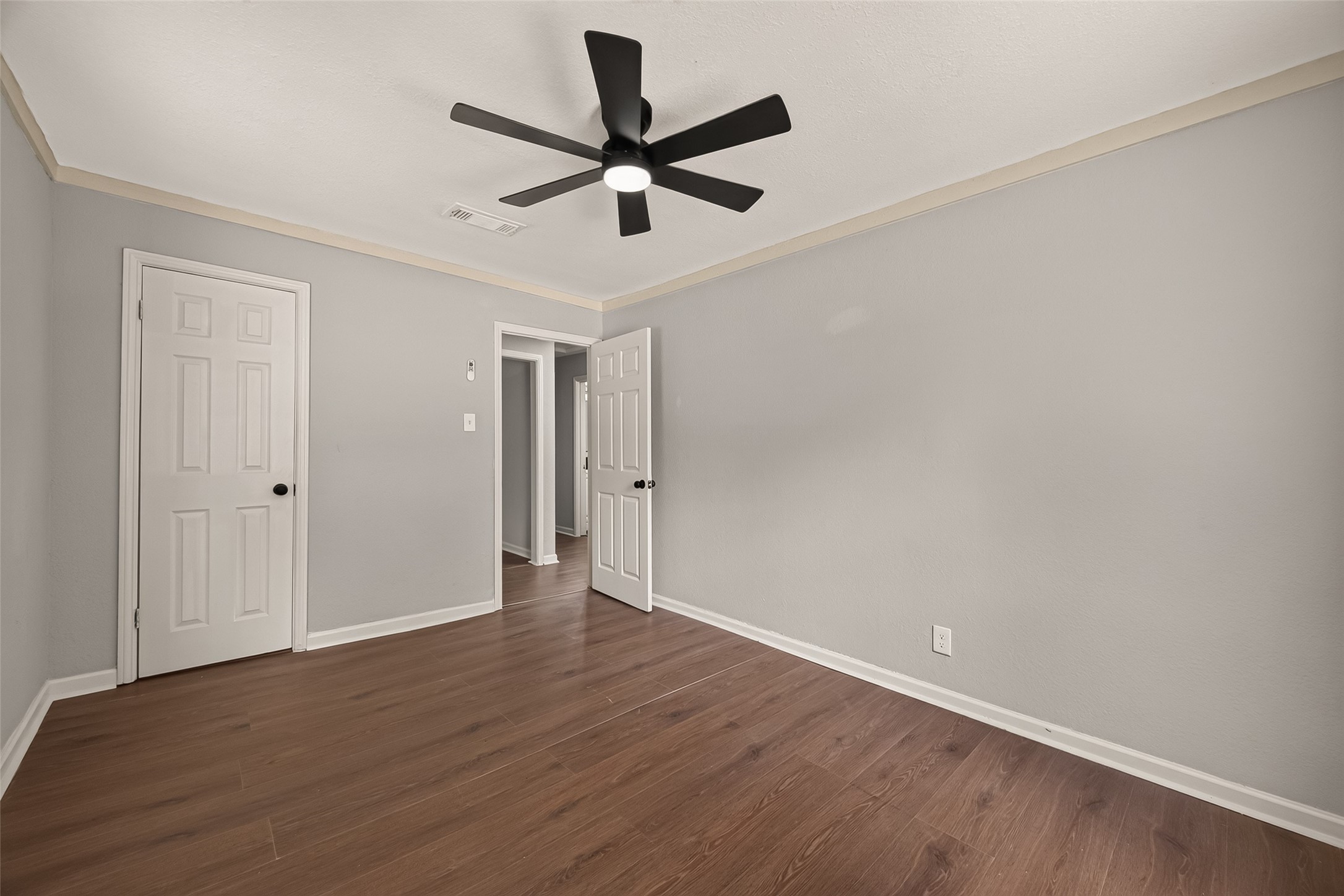1509 Lawrence Avenue Property Photo 18