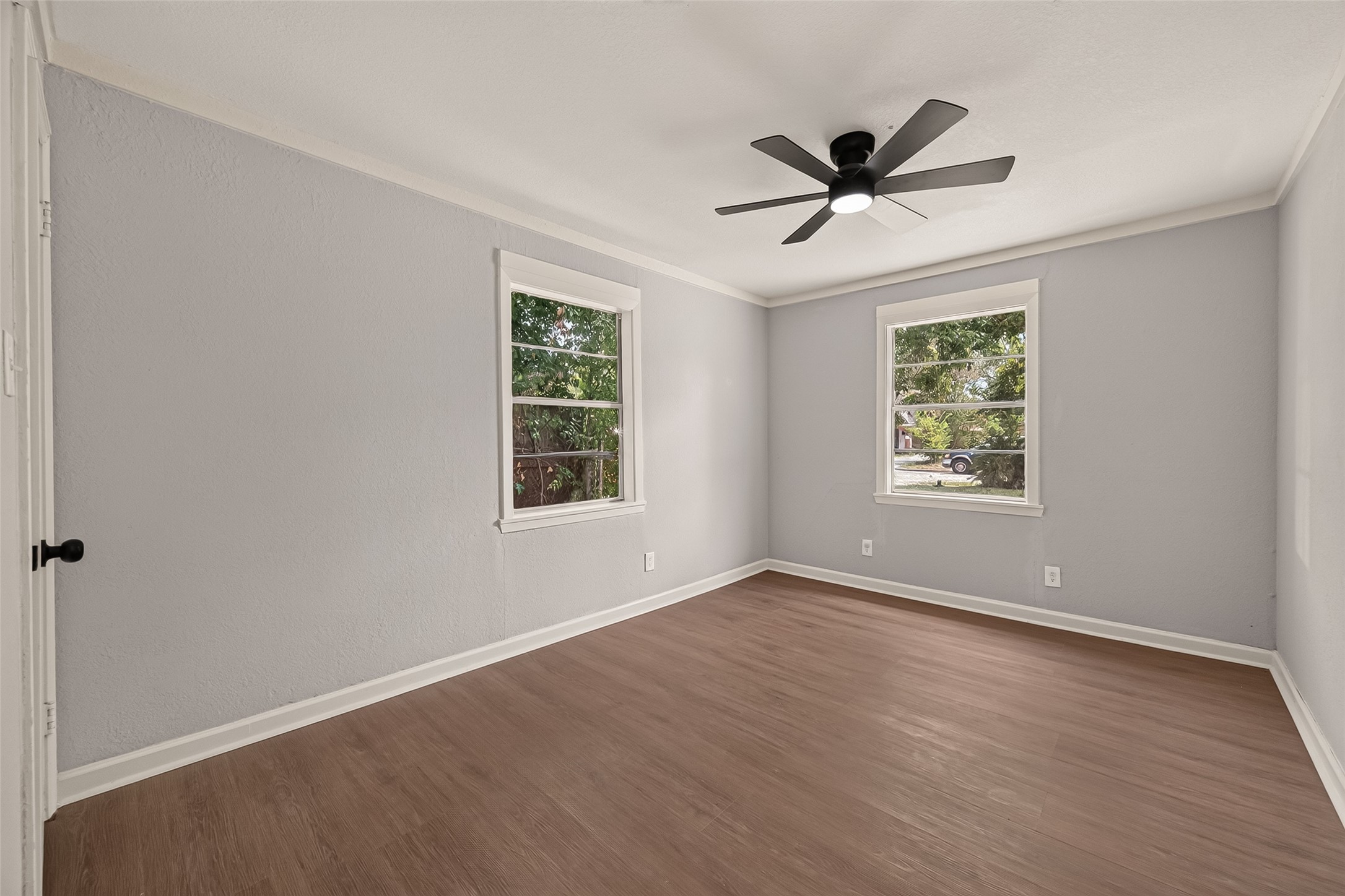 1509 Lawrence Avenue Property Photo 20