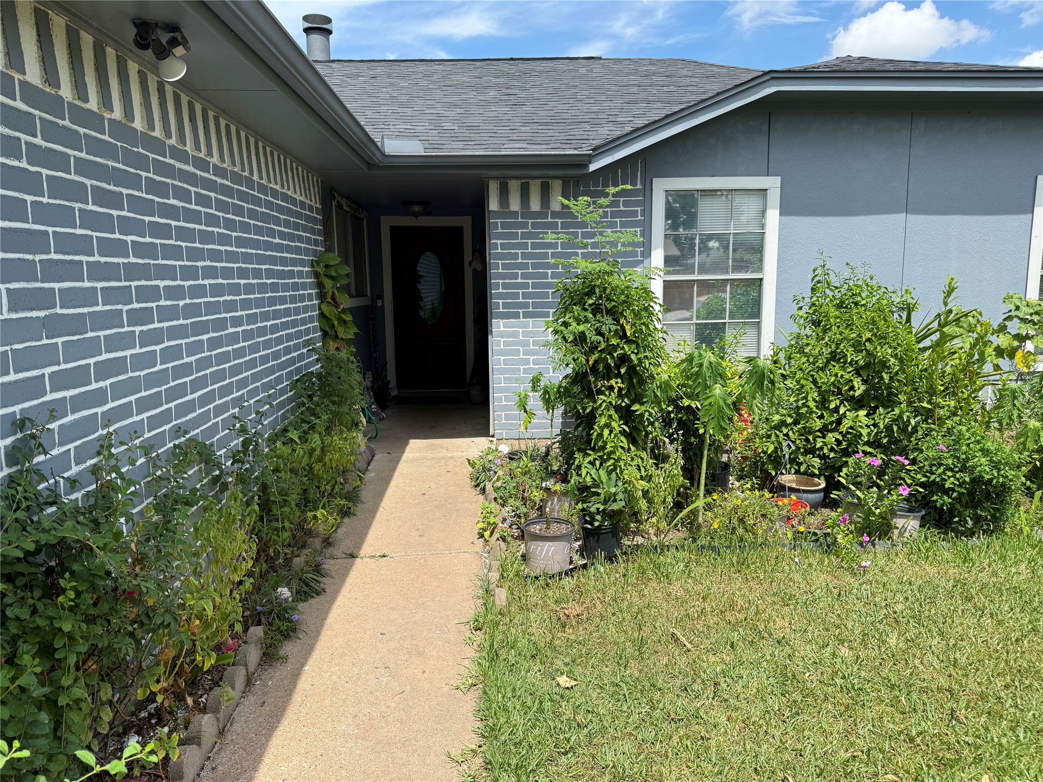 16718 Sinaloa Drive Property Photo 3