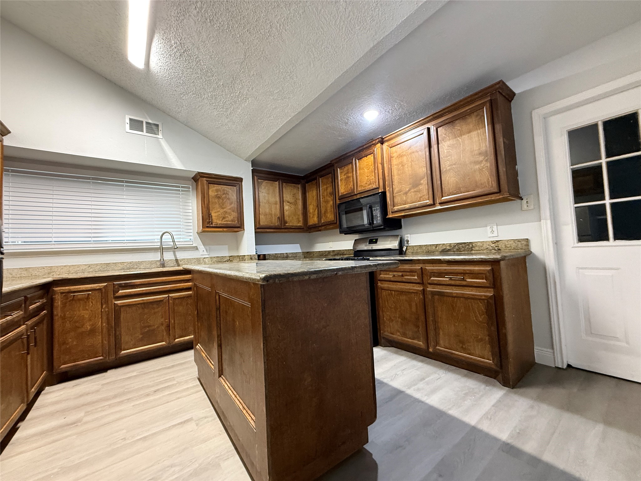 16718 Sinaloa Drive Property Photo 11