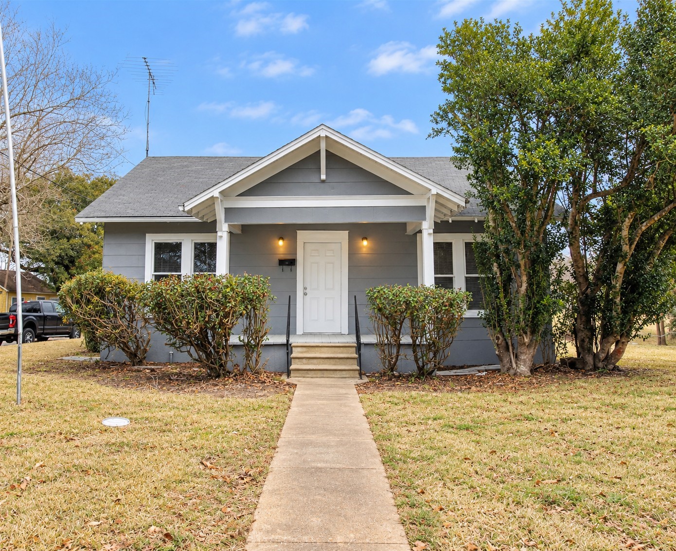 716 Olive Street Property Photo 1
