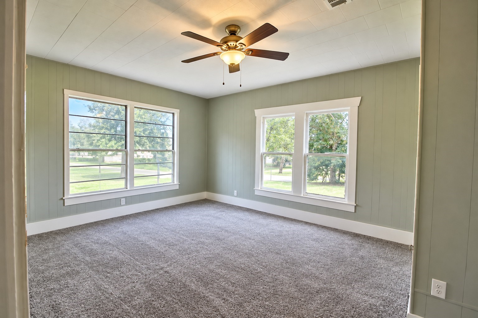 716 Olive Street Property Photo 8