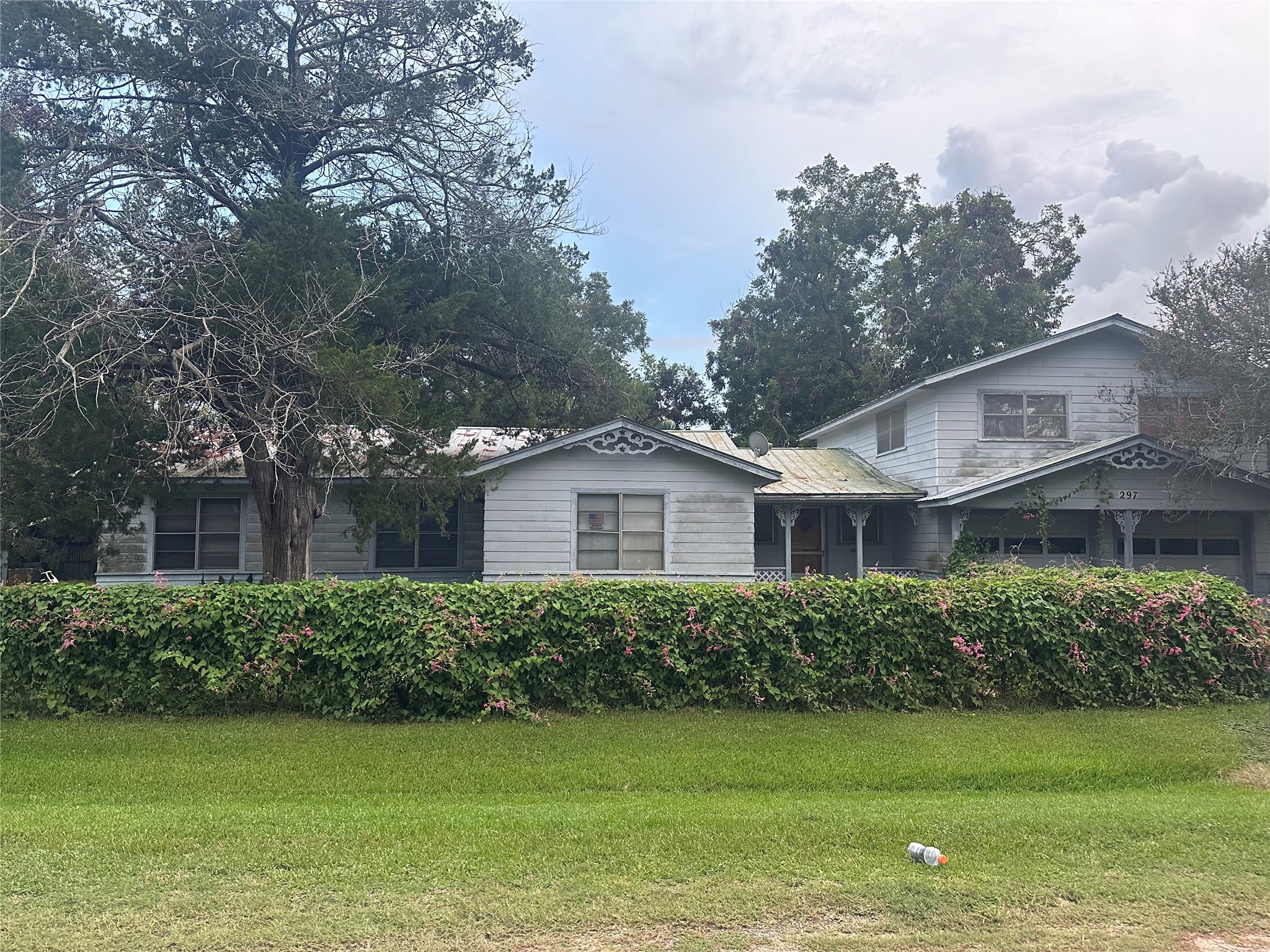 297 6th Street E Property Photo 1