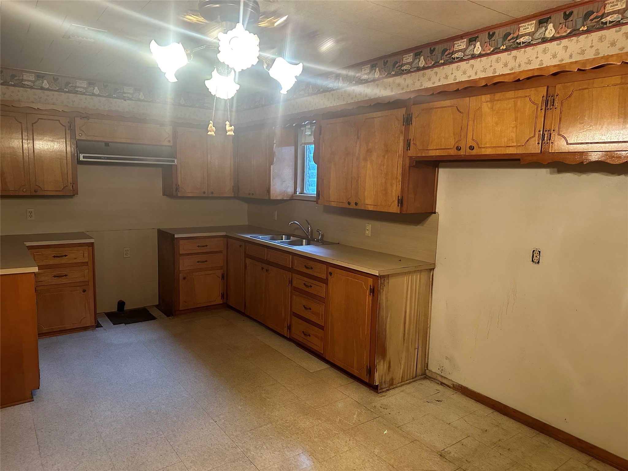 297 6th Street E Property Photo 4