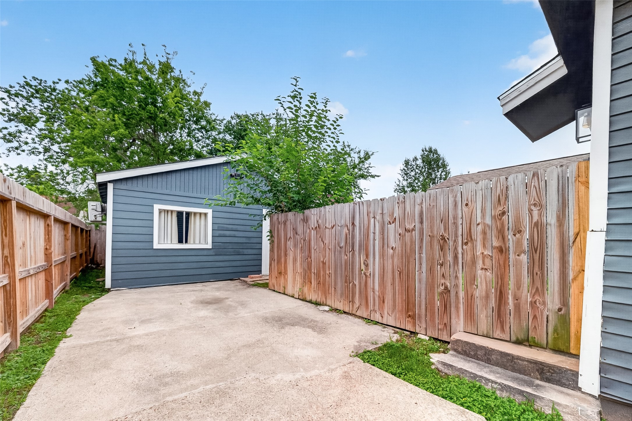 6715 Victoria Street B Property Photo 4