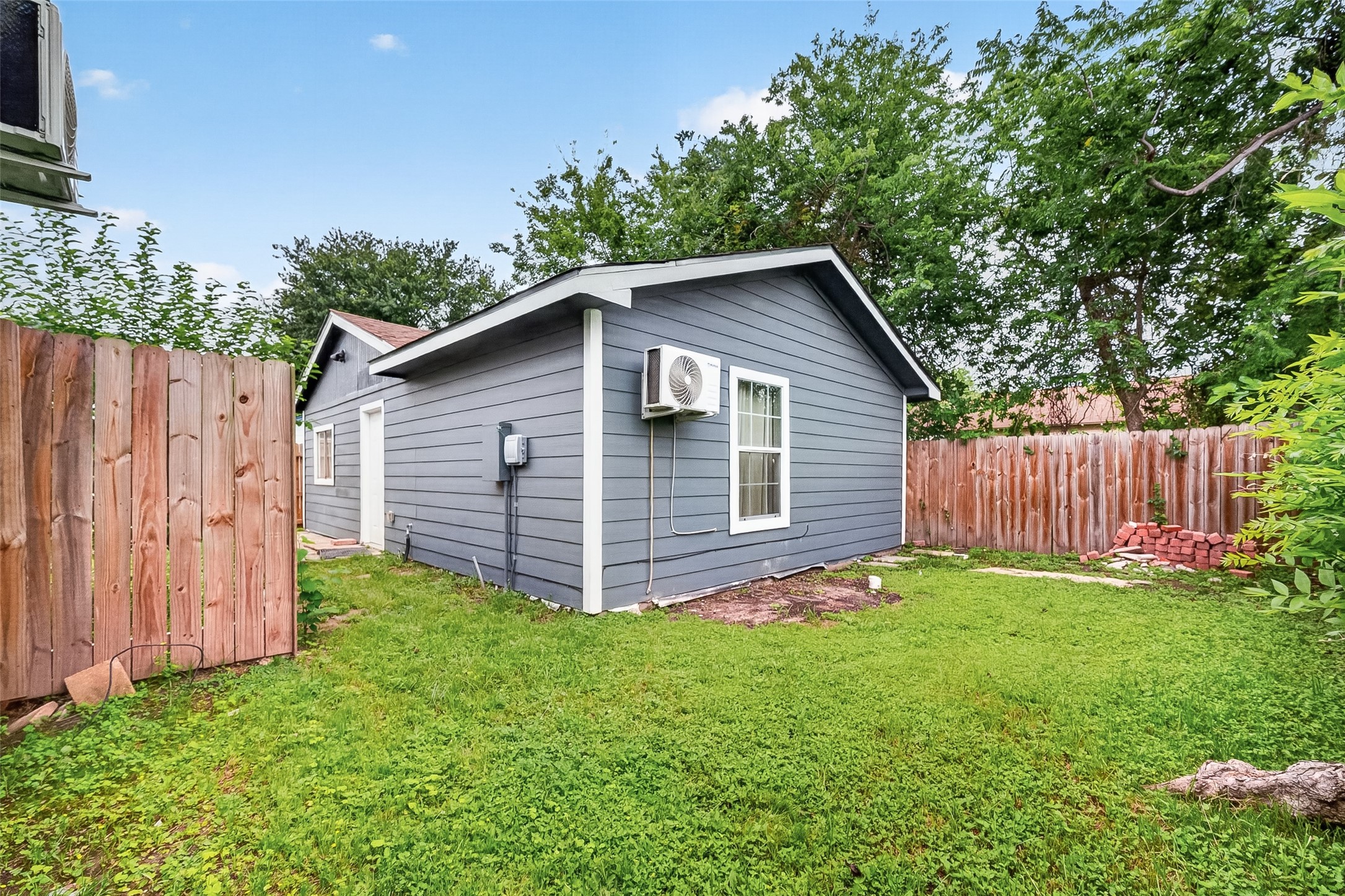 6715 Victoria Street B Property Photo 5