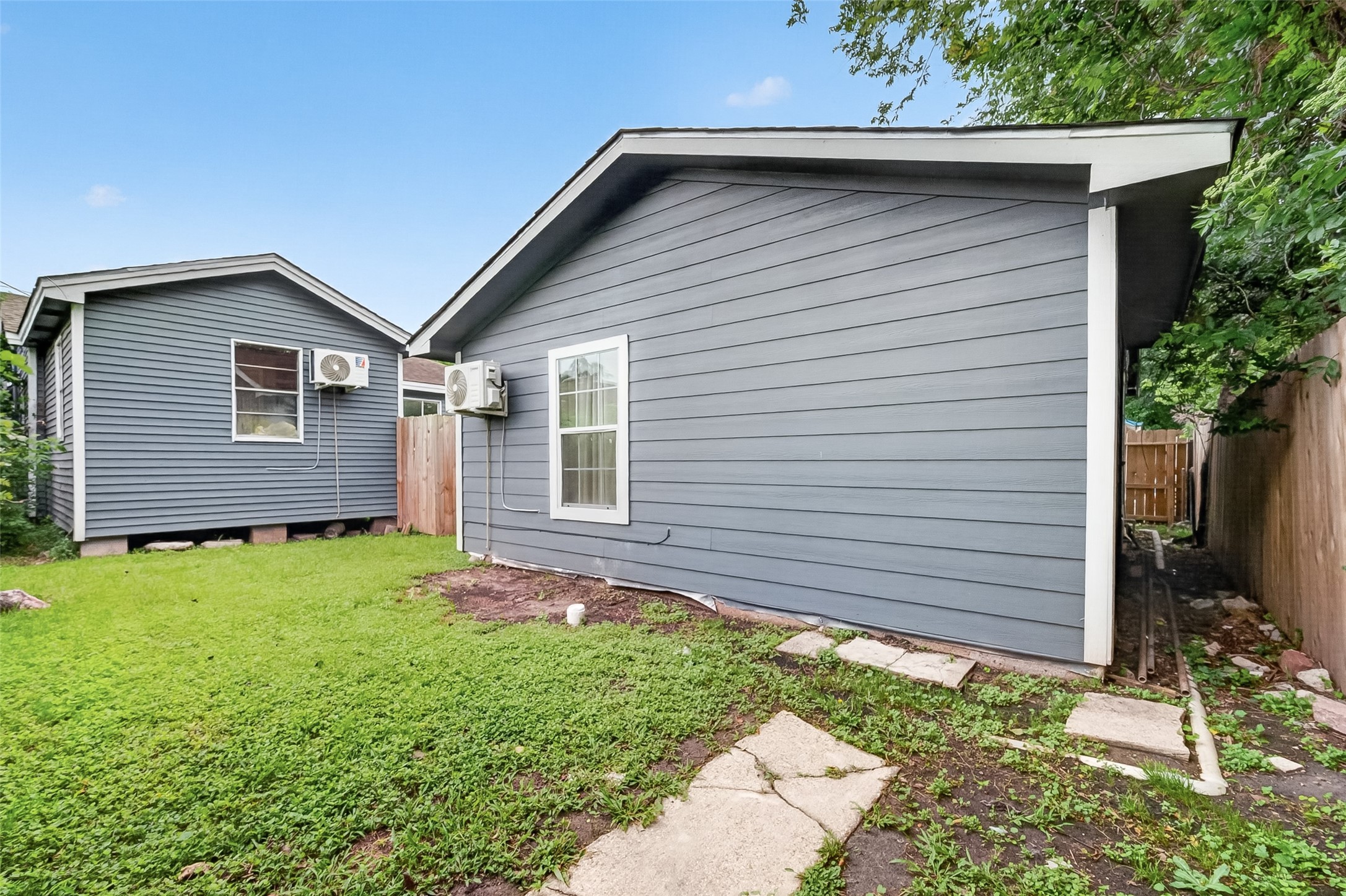 6715 Victoria Street B Property Photo 7