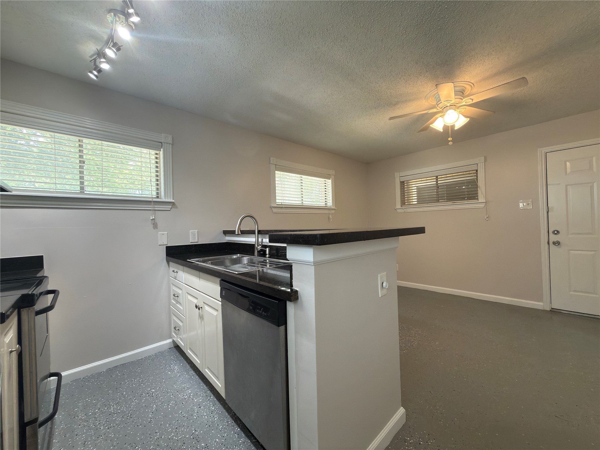 1502 Heights Boulevard 13 Property Photo 6