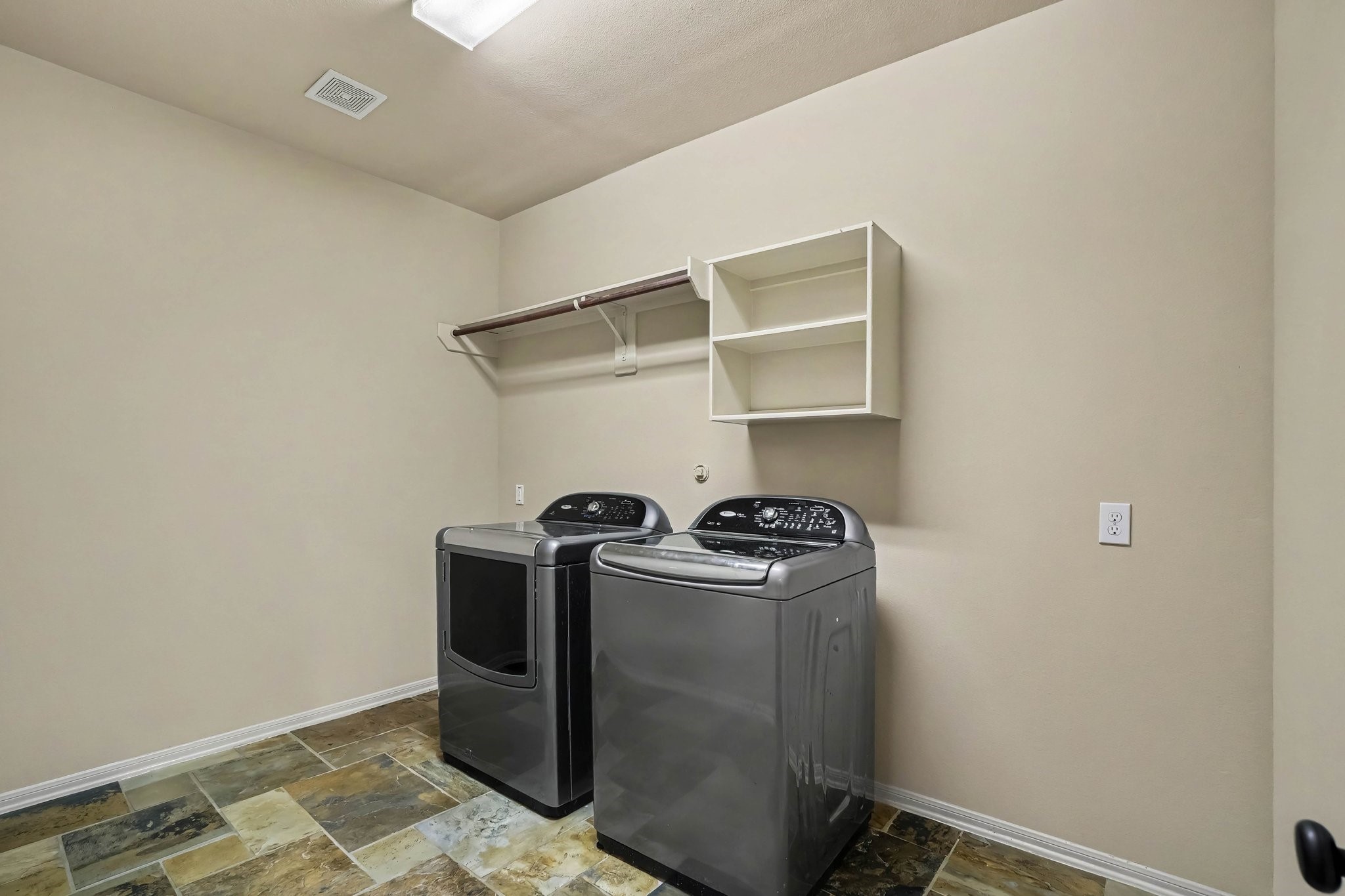 62 Sandwell Place Property Photo 41