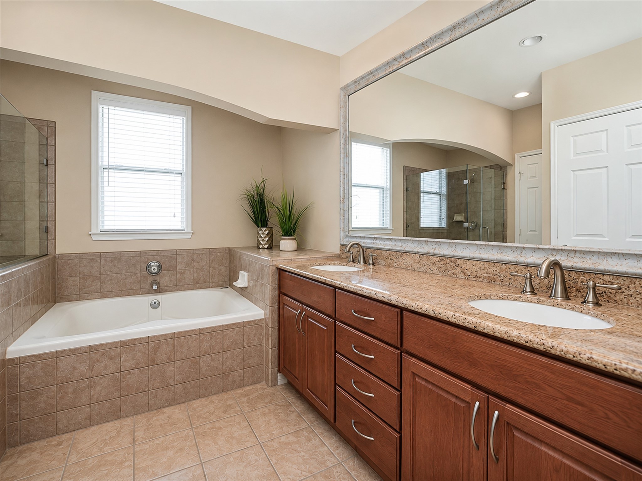 2400 Mccue Road 401 Property Photo 18
