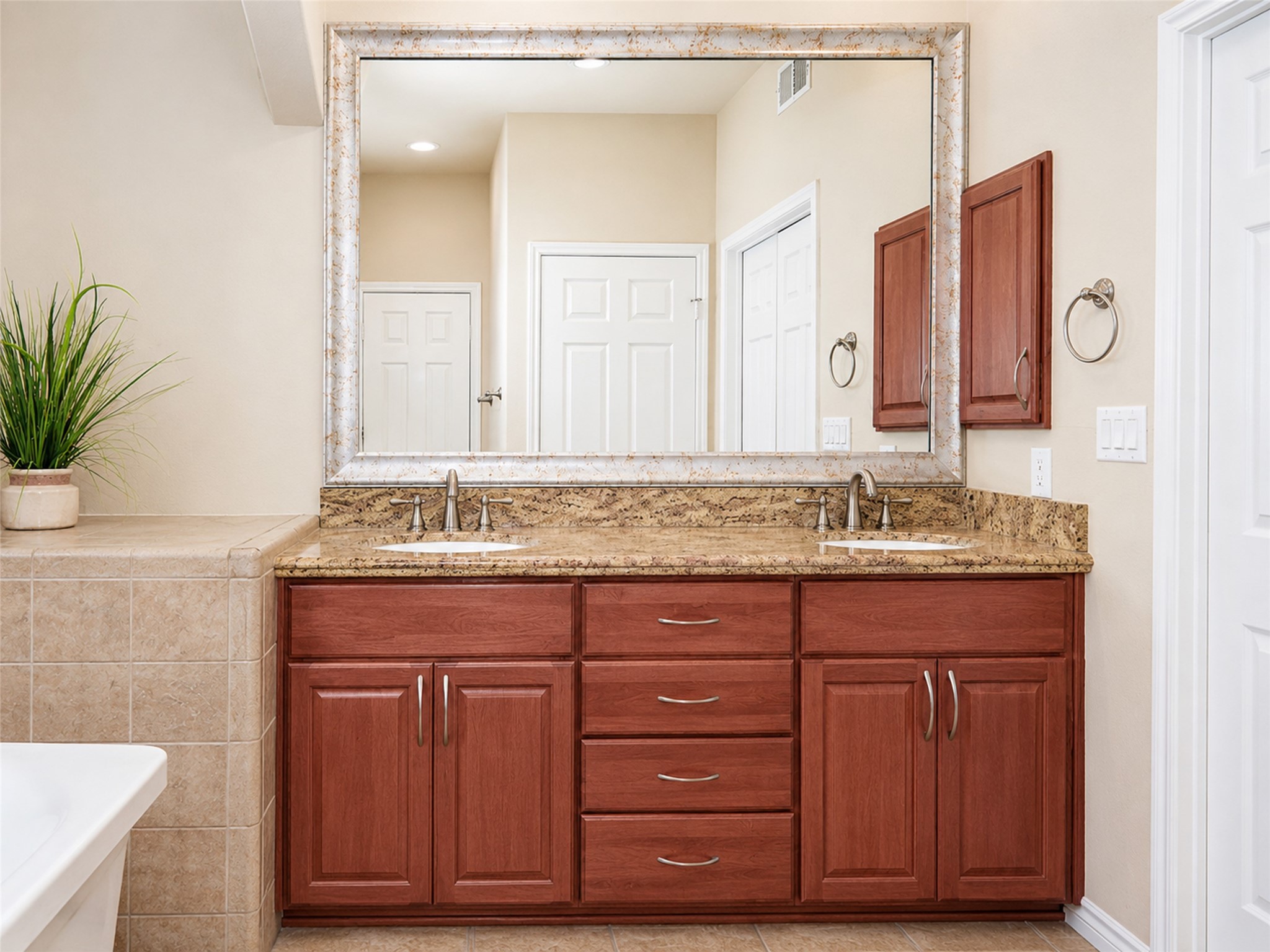 2400 Mccue Road 401 Property Photo 19