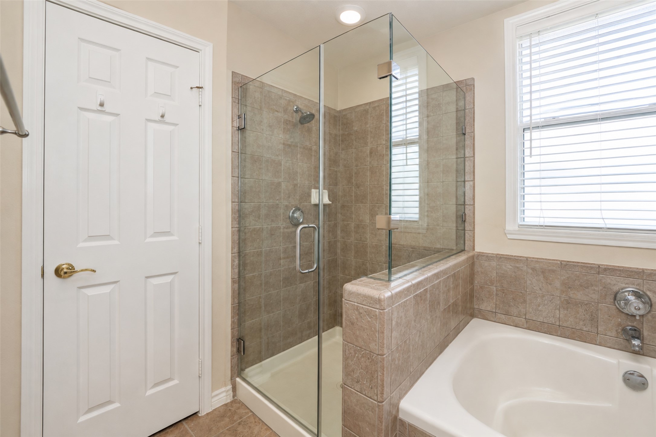 2400 Mccue Road 401 Property Photo 23