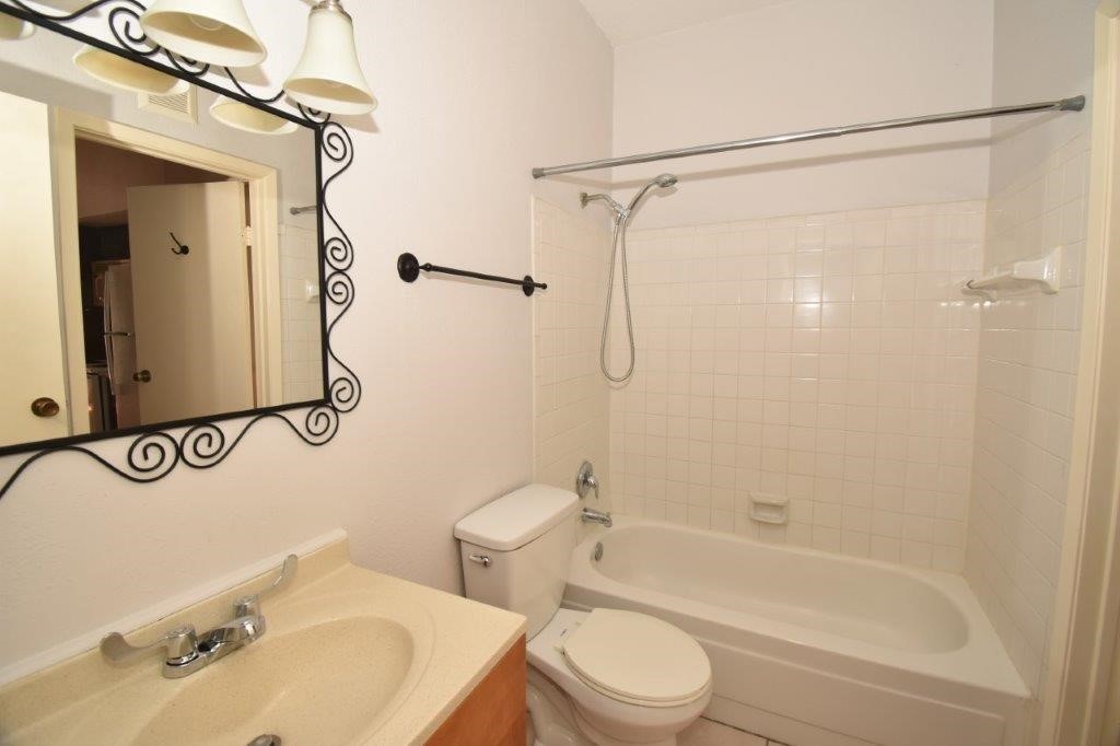 6602 Harbor Town Drive 605 Property Photo 9