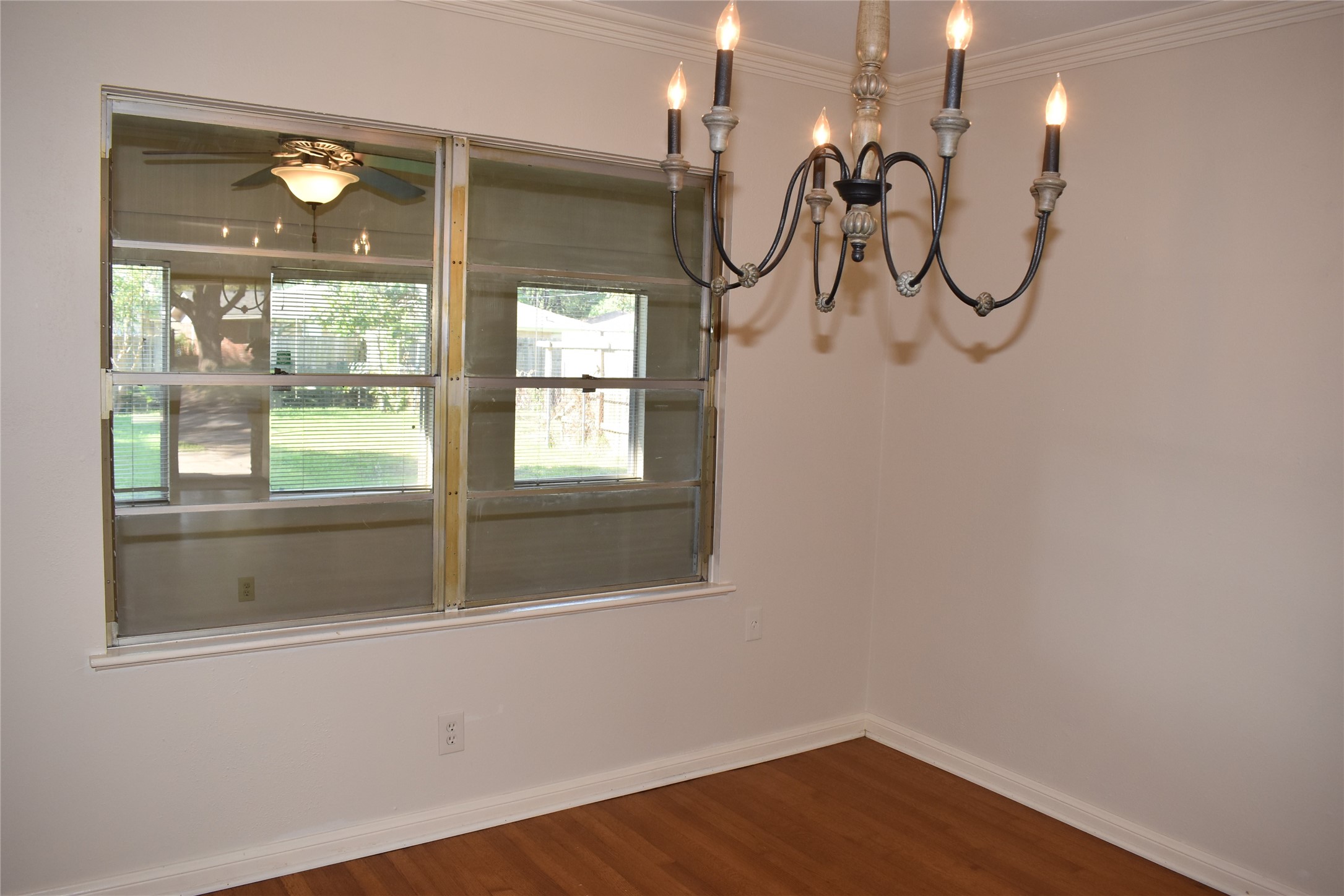 5911 Hornwood Drive Property Photo 6