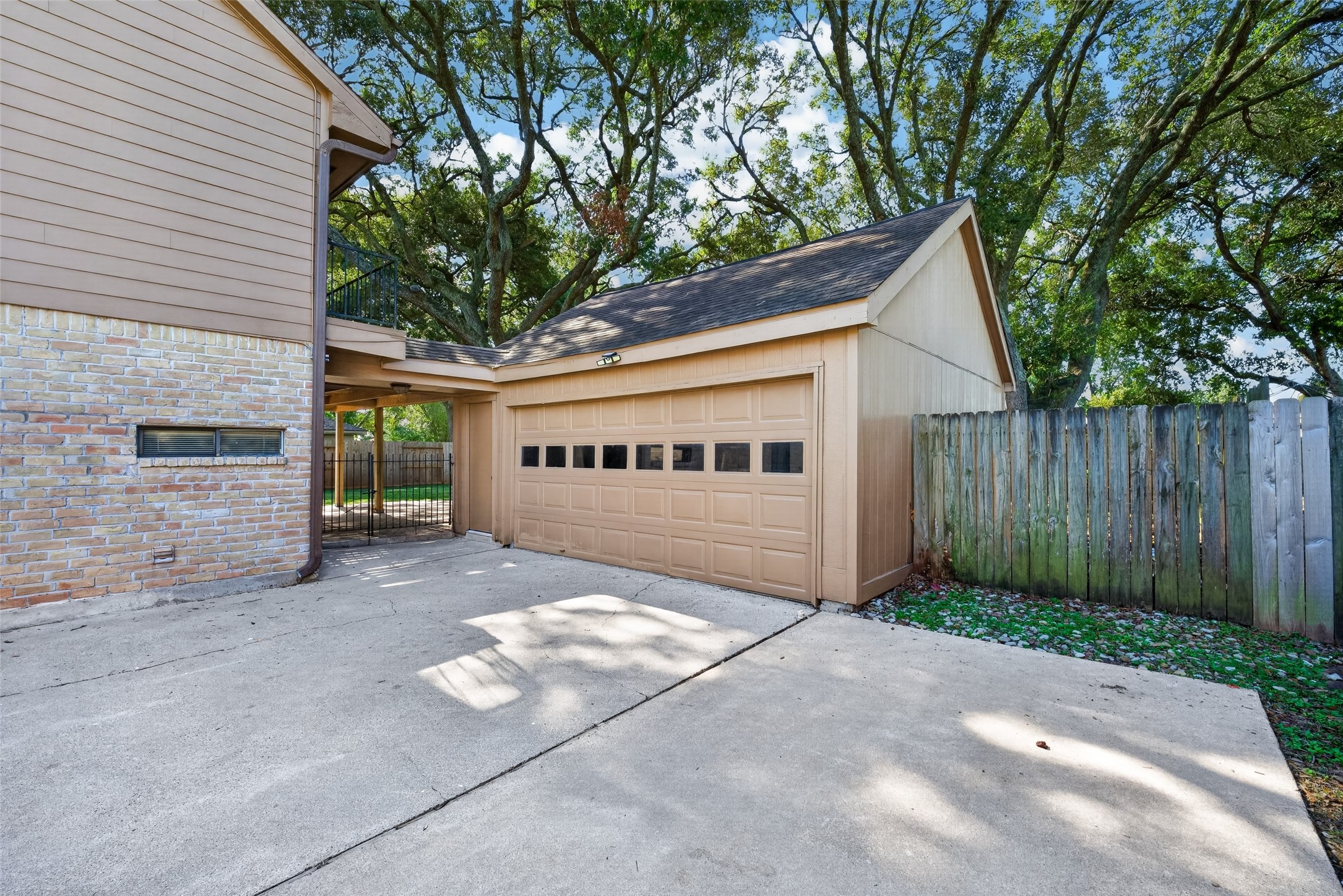 3119 Villa Lane Property Photo 5