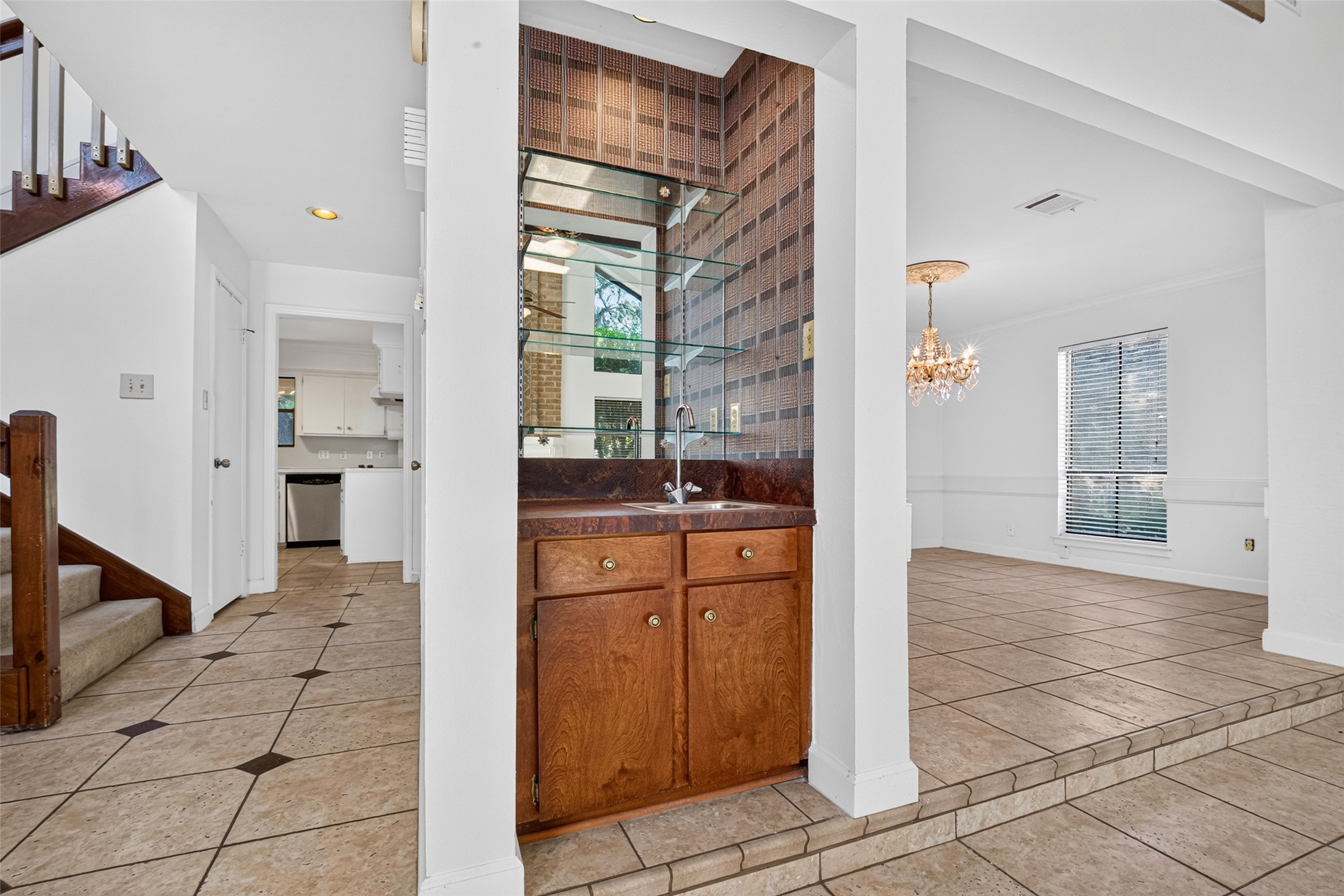 3119 Villa Lane Property Photo 13