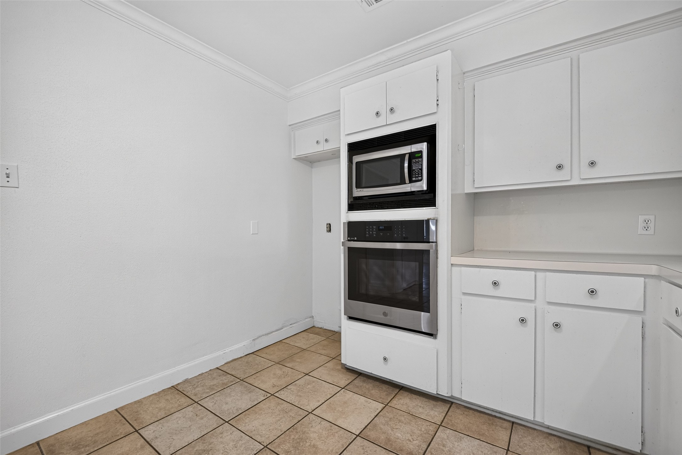 3119 Villa Lane Property Photo 24