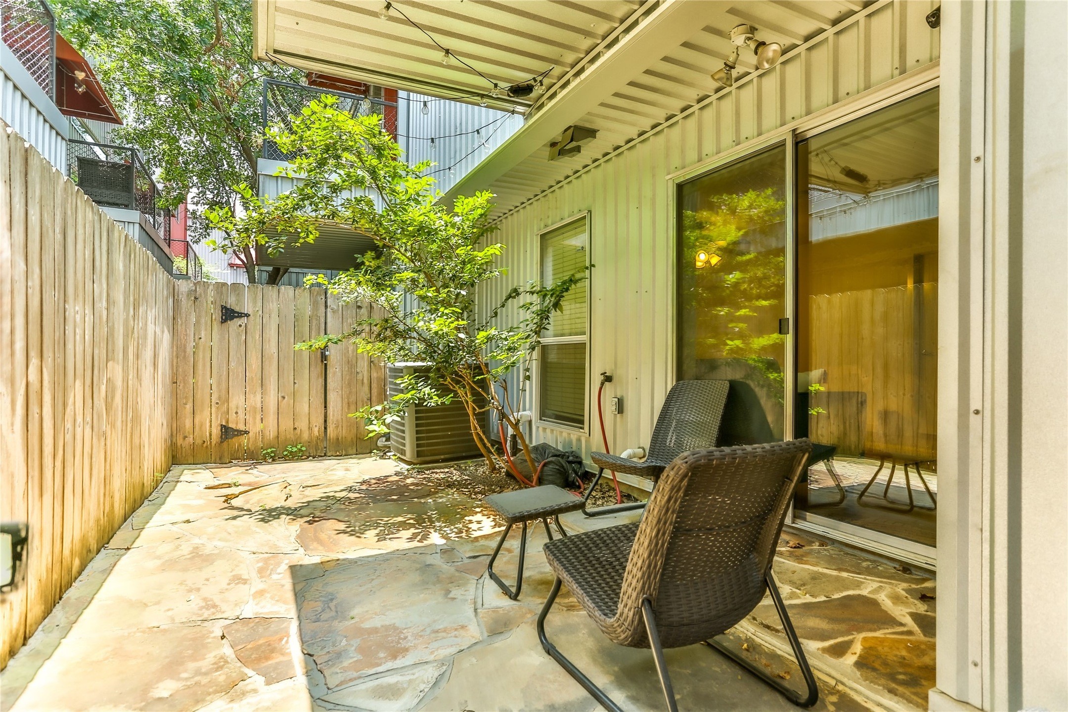 2918 Commerce Street Property Photo 8