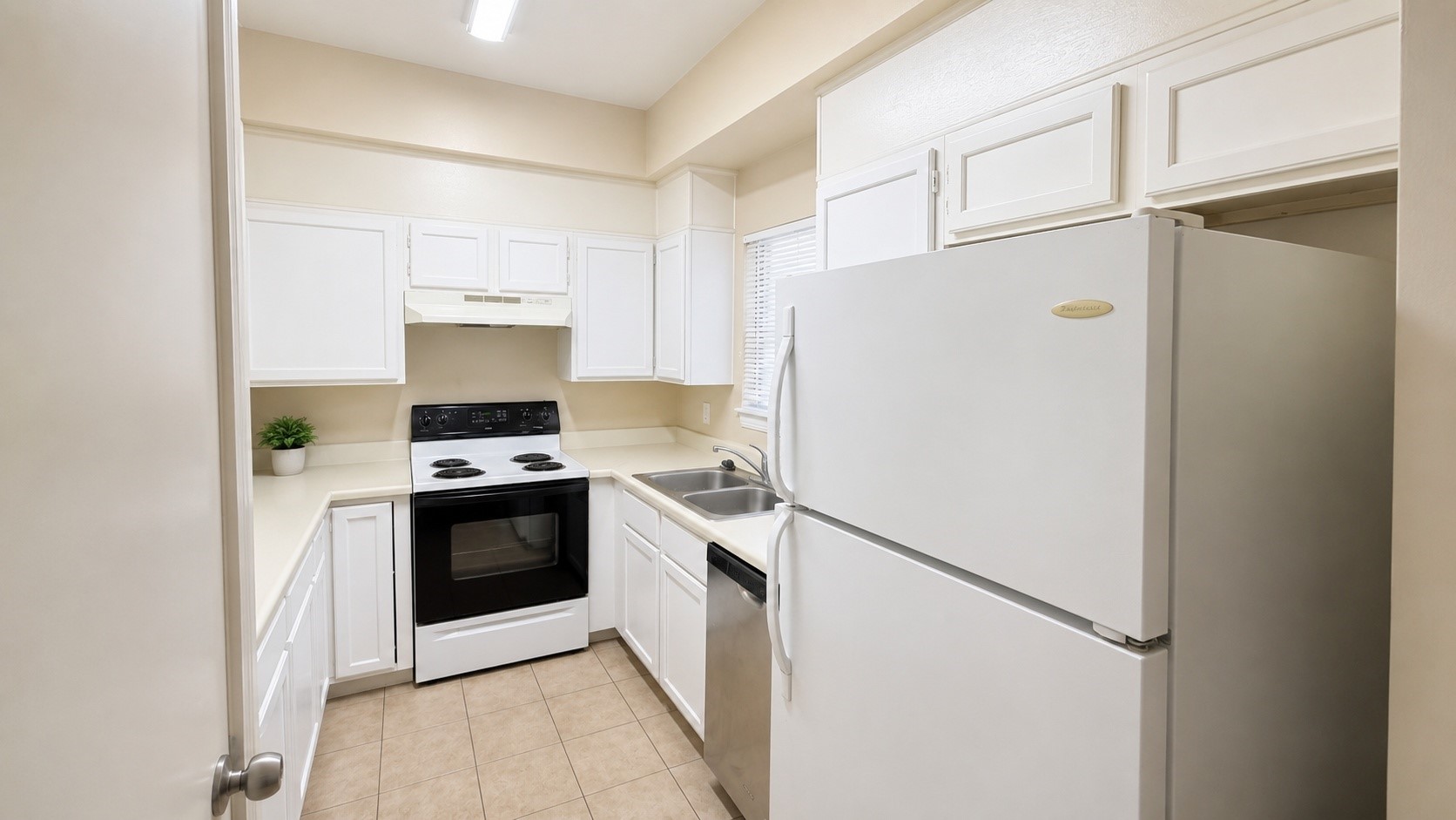 3100 Walnut Bend Lane 319 Property Photo 6
