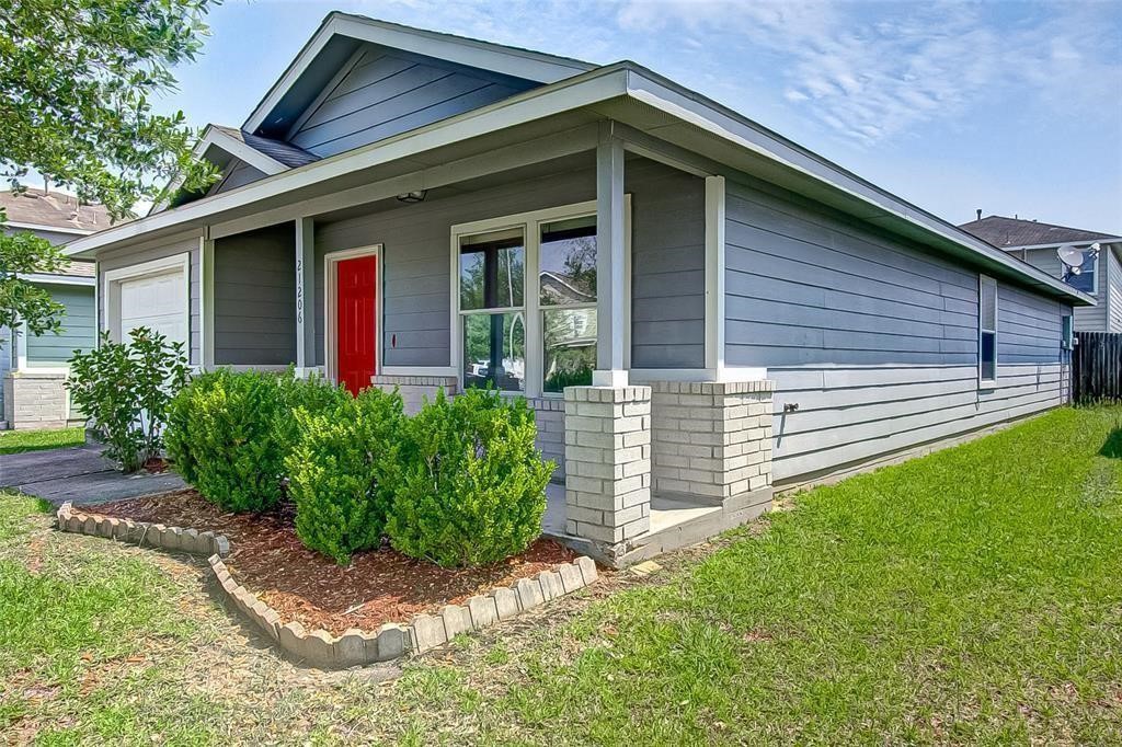 21206 Wortham Oaks Drive Property Photo 1