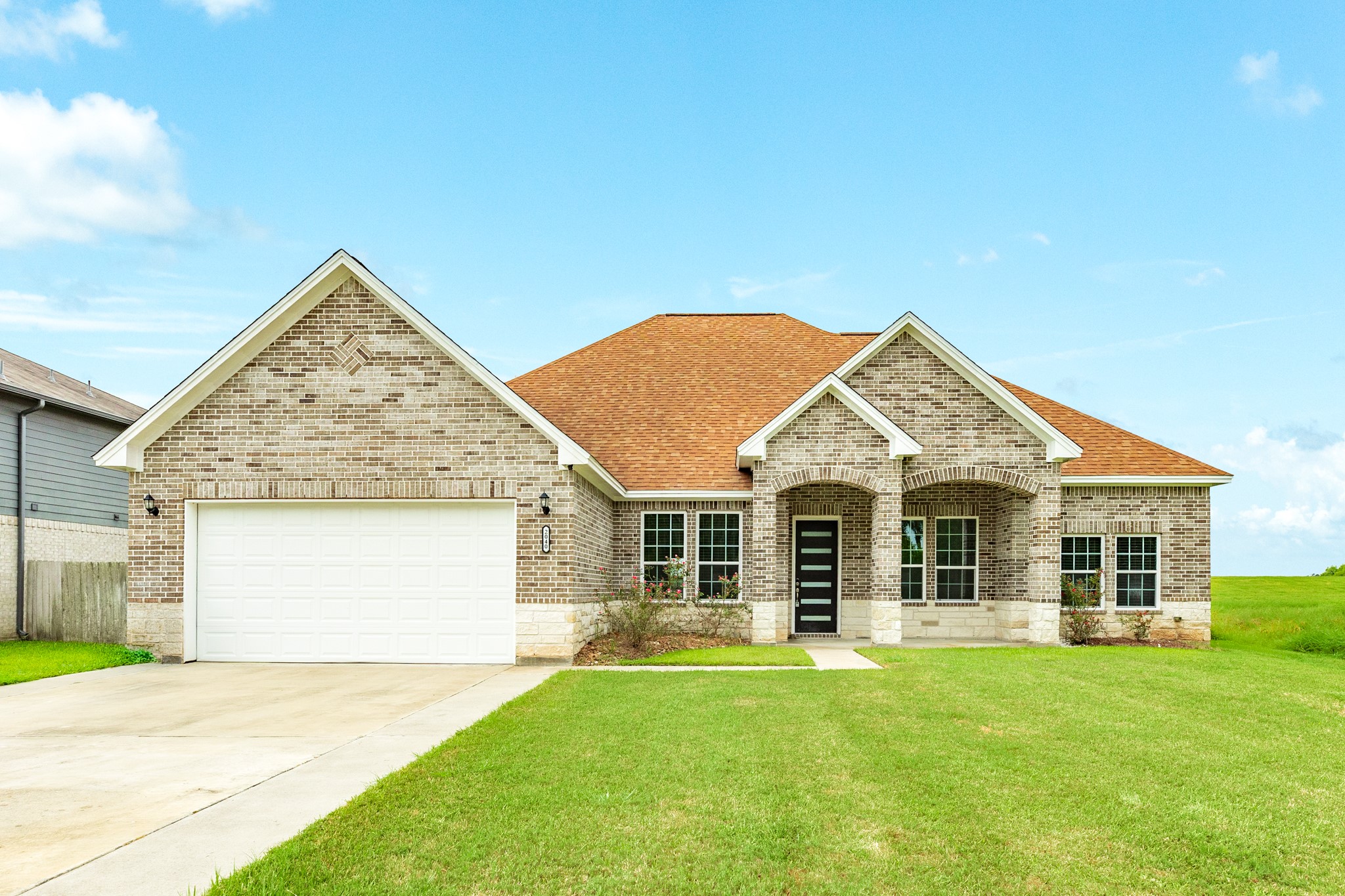 2040 Twin Lakes Boulevard Property Photo 1