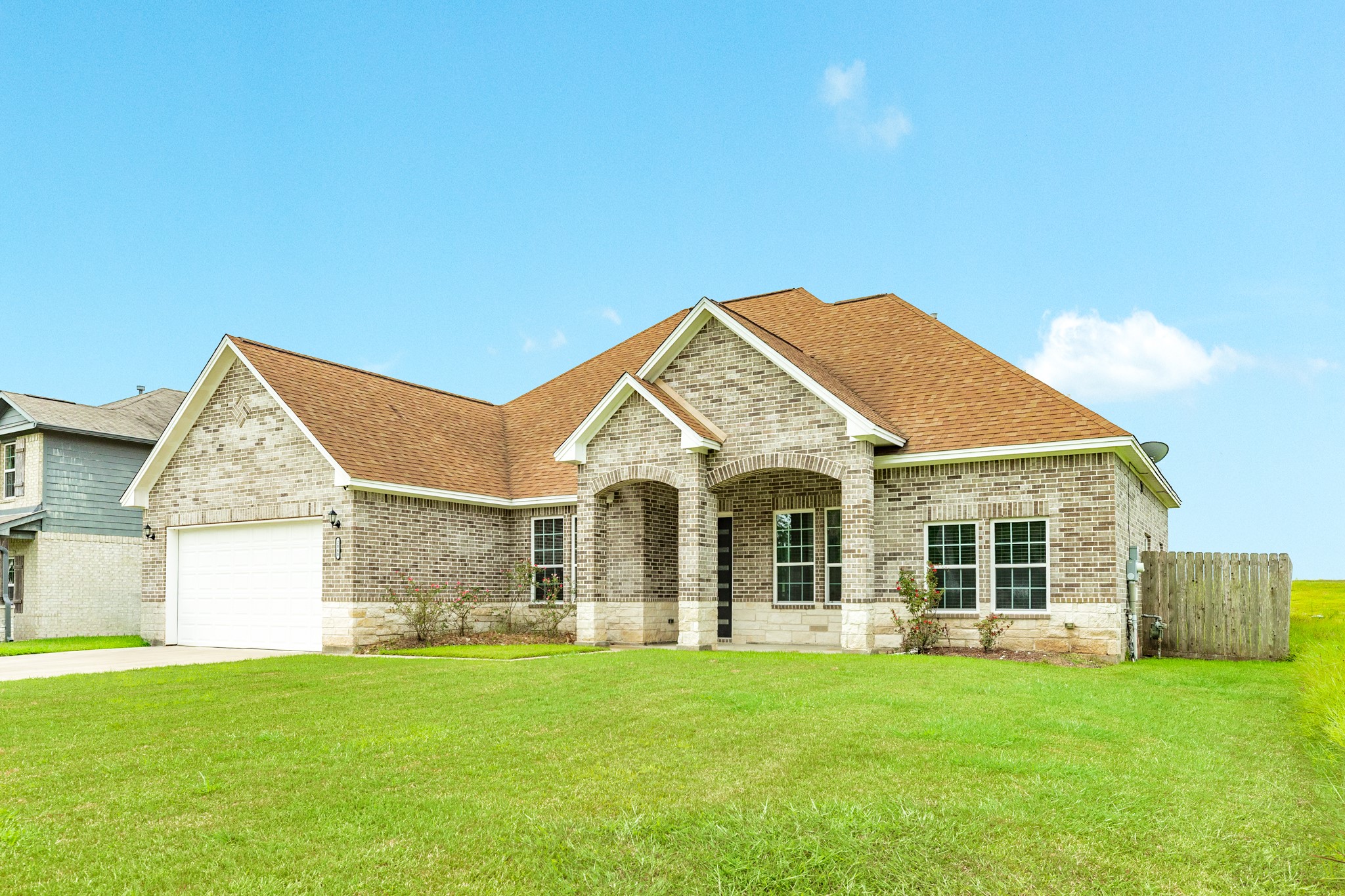 2040 Twin Lakes Boulevard Property Photo 2