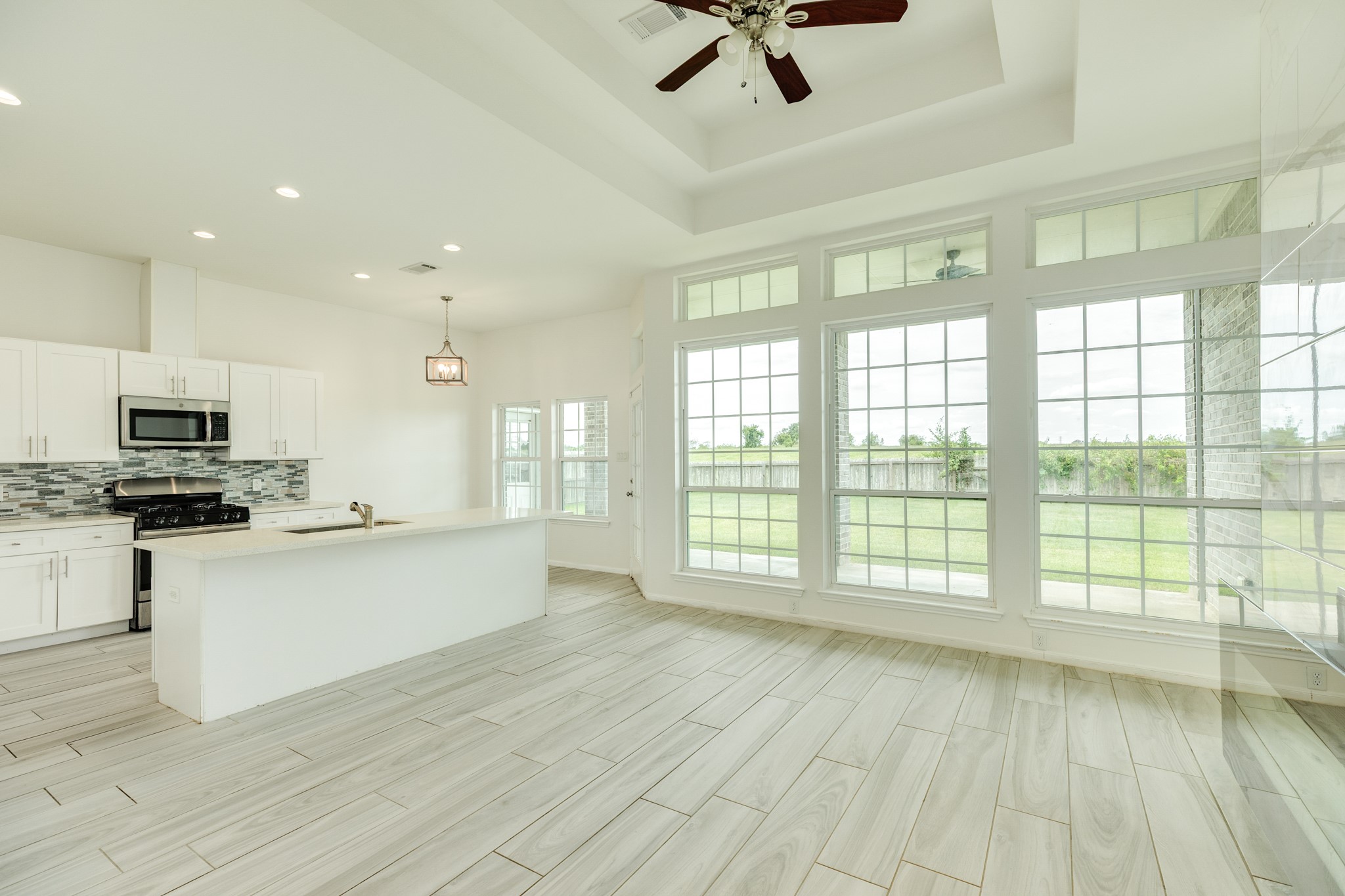 2040 Twin Lakes Boulevard Property Photo 4
