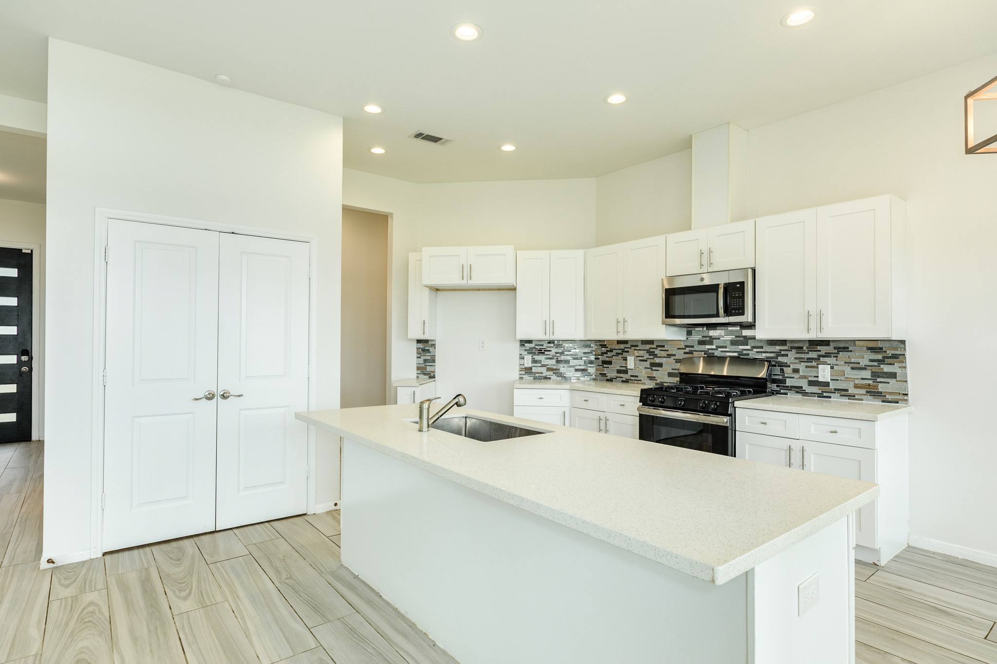 2040 Twin Lakes Boulevard Property Photo 7