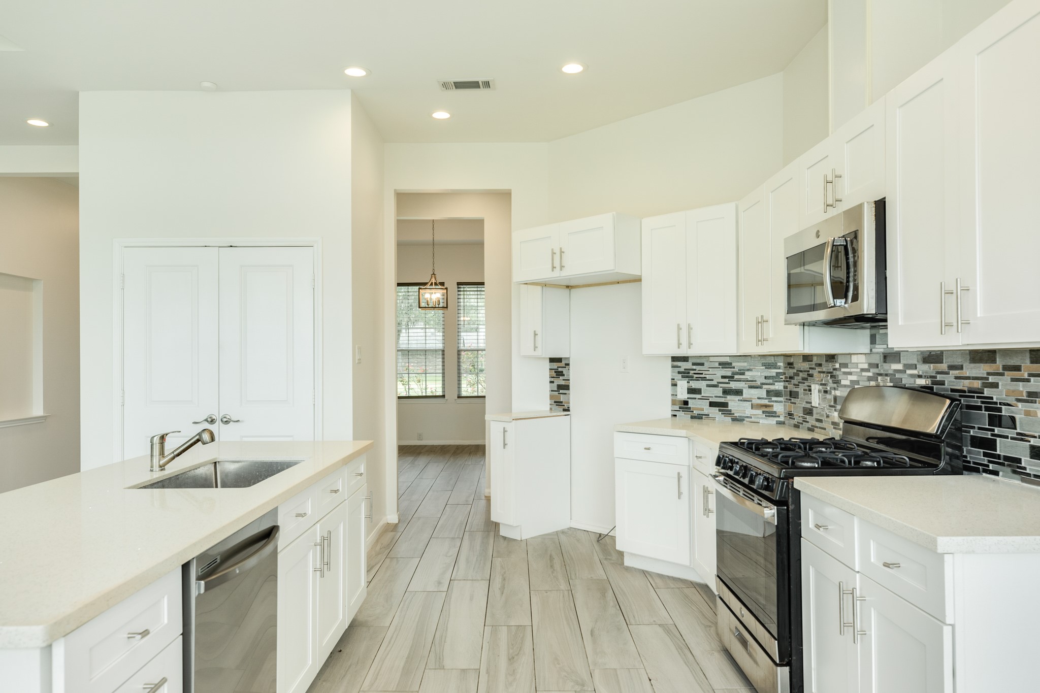 2040 Twin Lakes Boulevard Property Photo 8