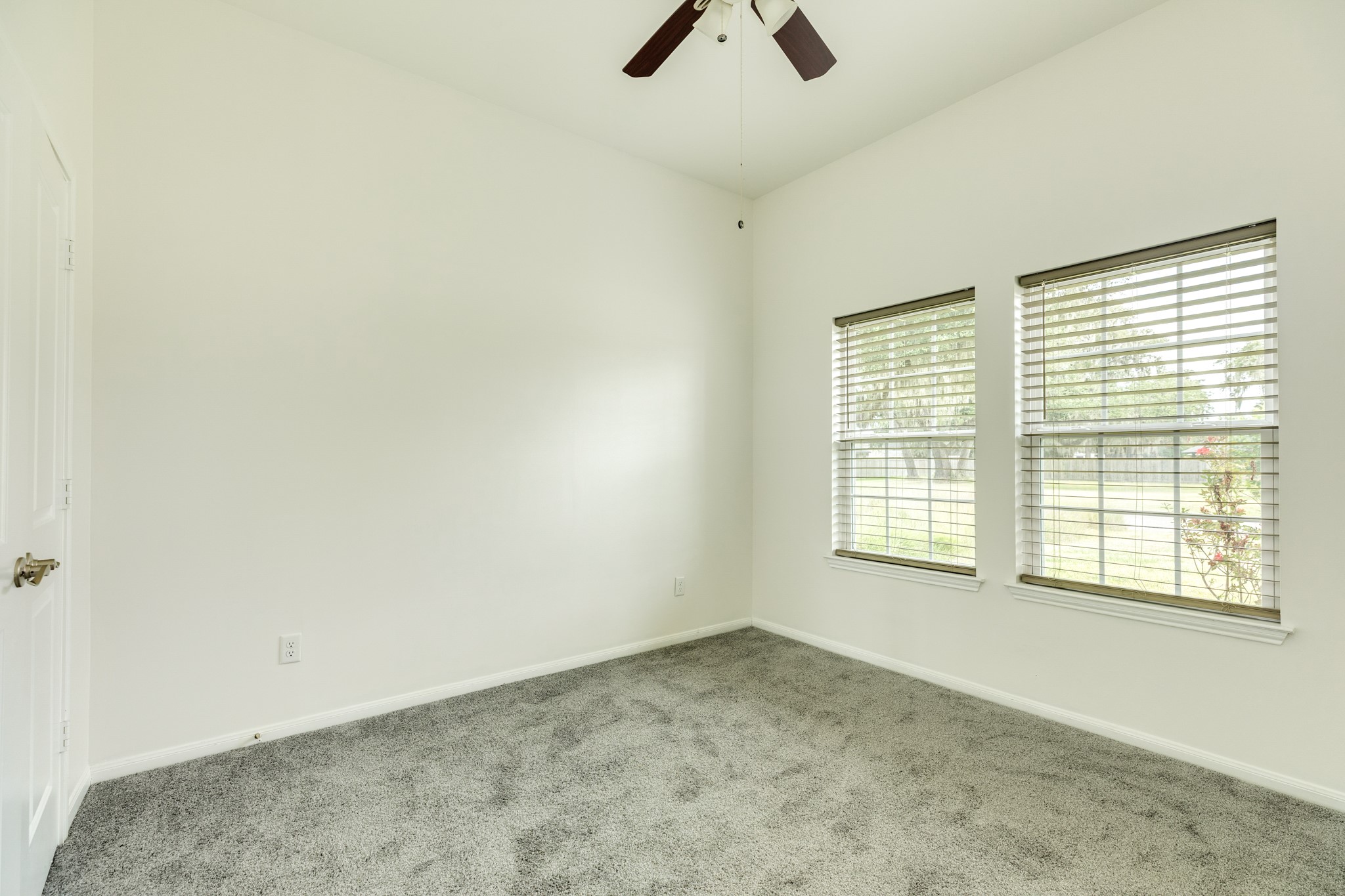 2040 Twin Lakes Boulevard Property Photo 17