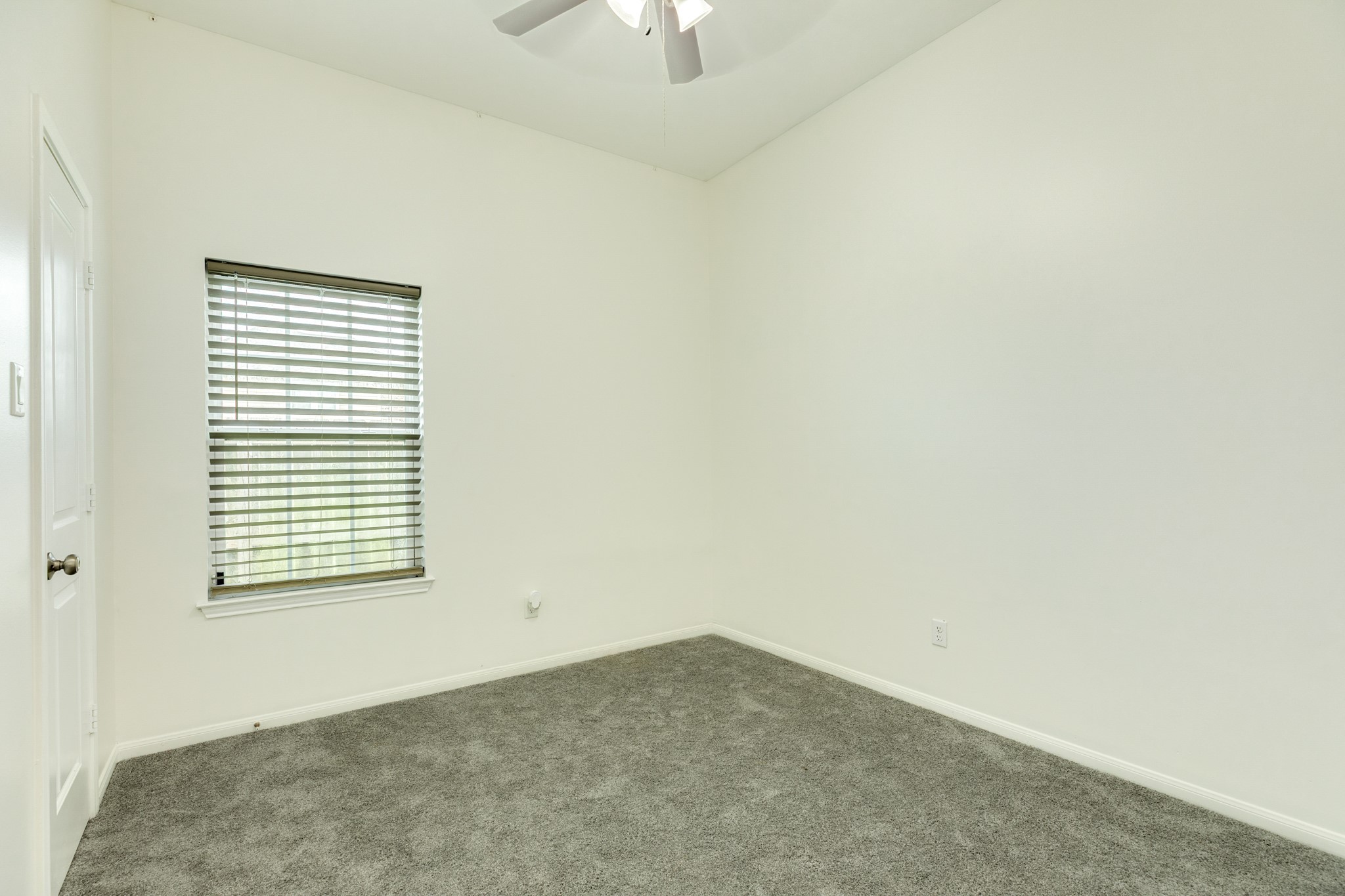 2040 Twin Lakes Boulevard Property Photo 18