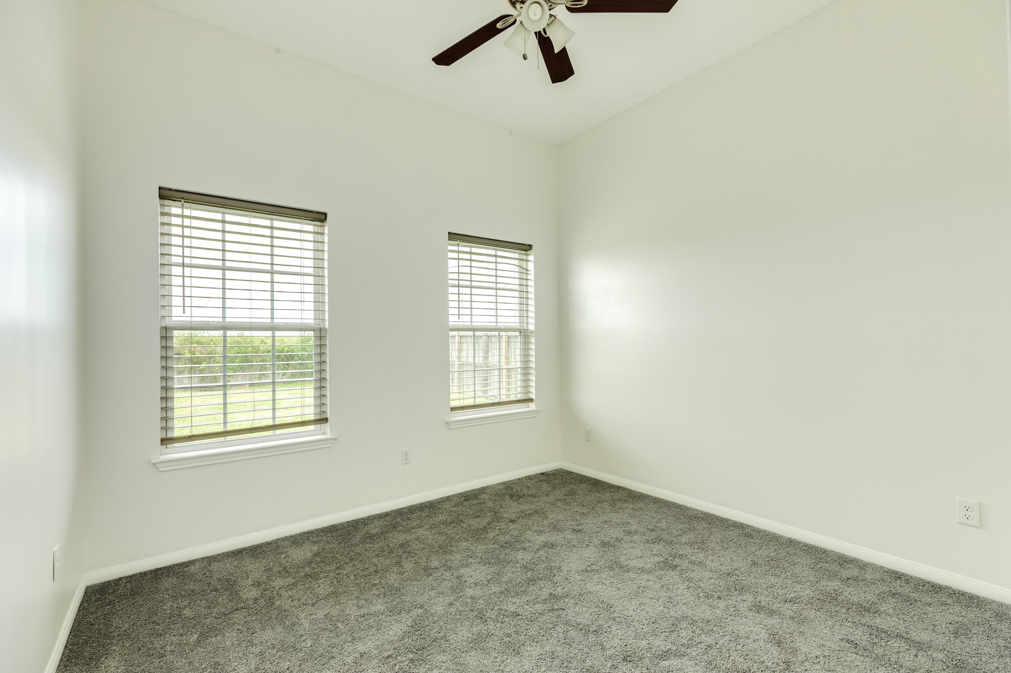 2040 Twin Lakes Boulevard Property Photo 19