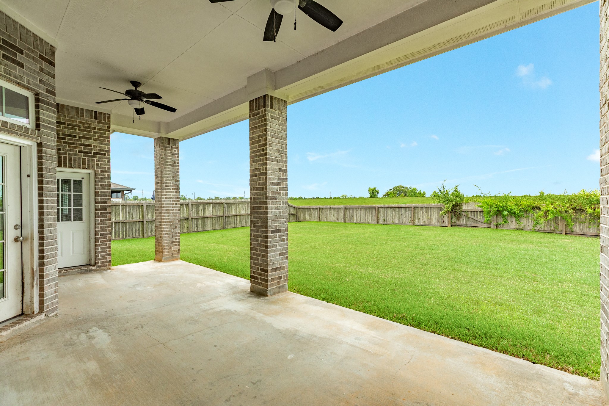 2040 Twin Lakes Boulevard Property Photo 22