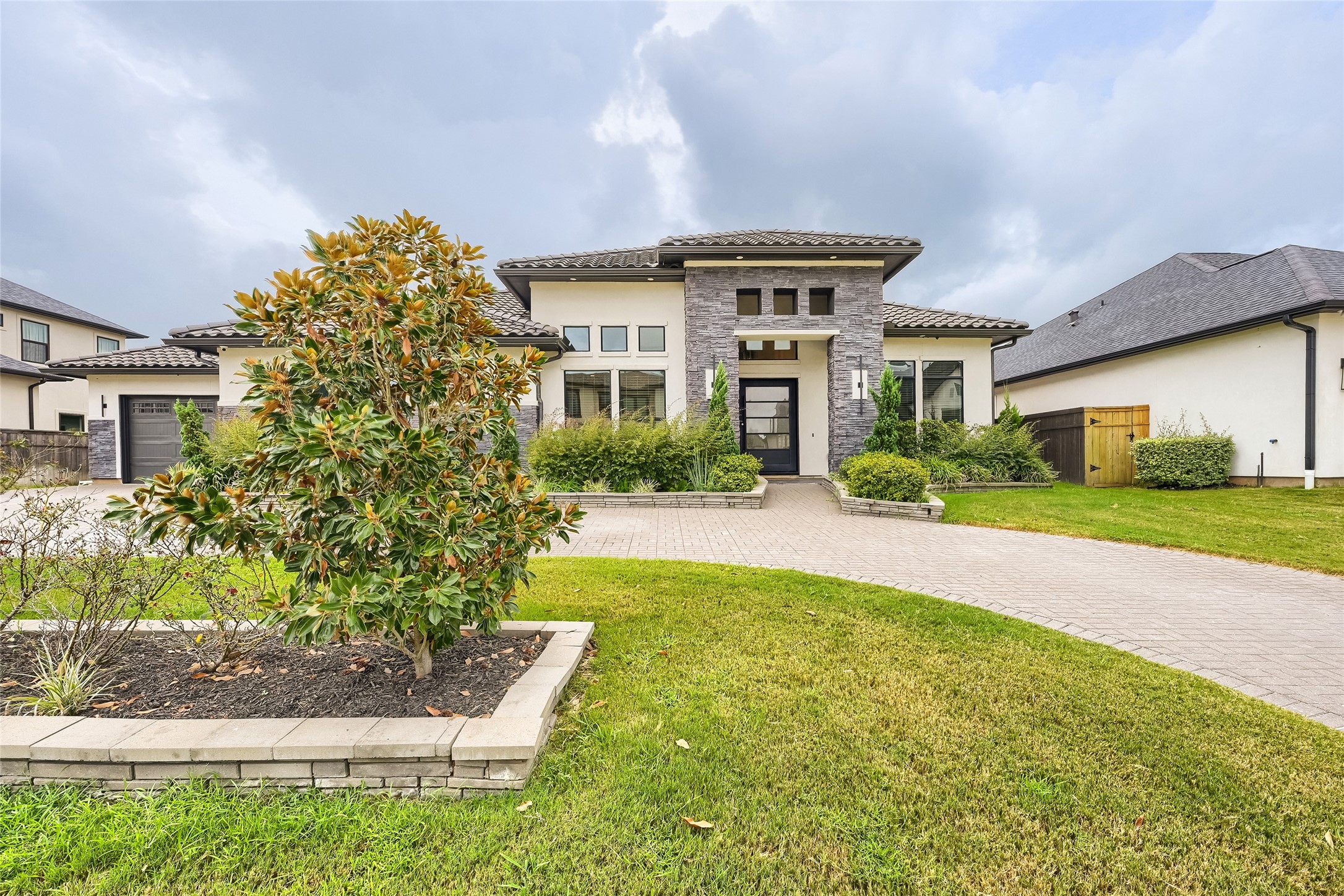 10130 Regatta Shore Drive Property Photo 7