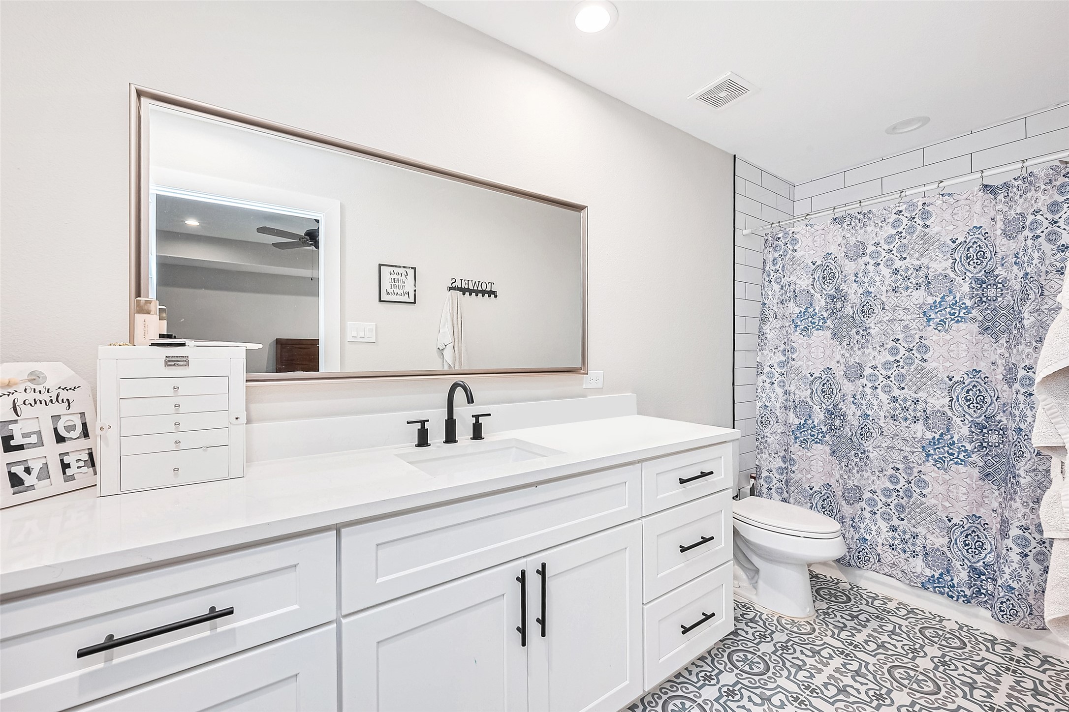 813 Avenue J Place A Property Photo 17